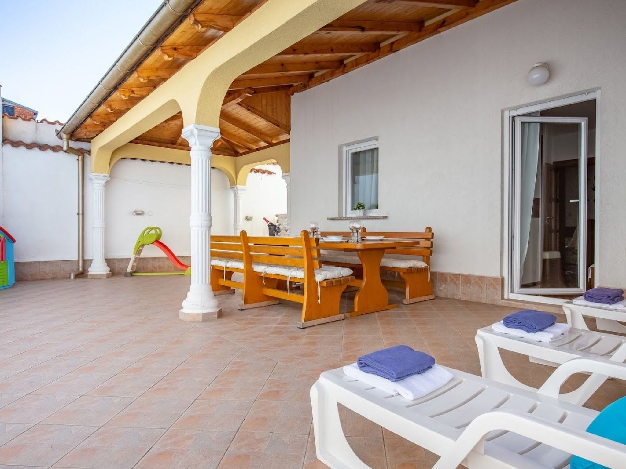 Wohnung mit schöner Terrasse-Binnen