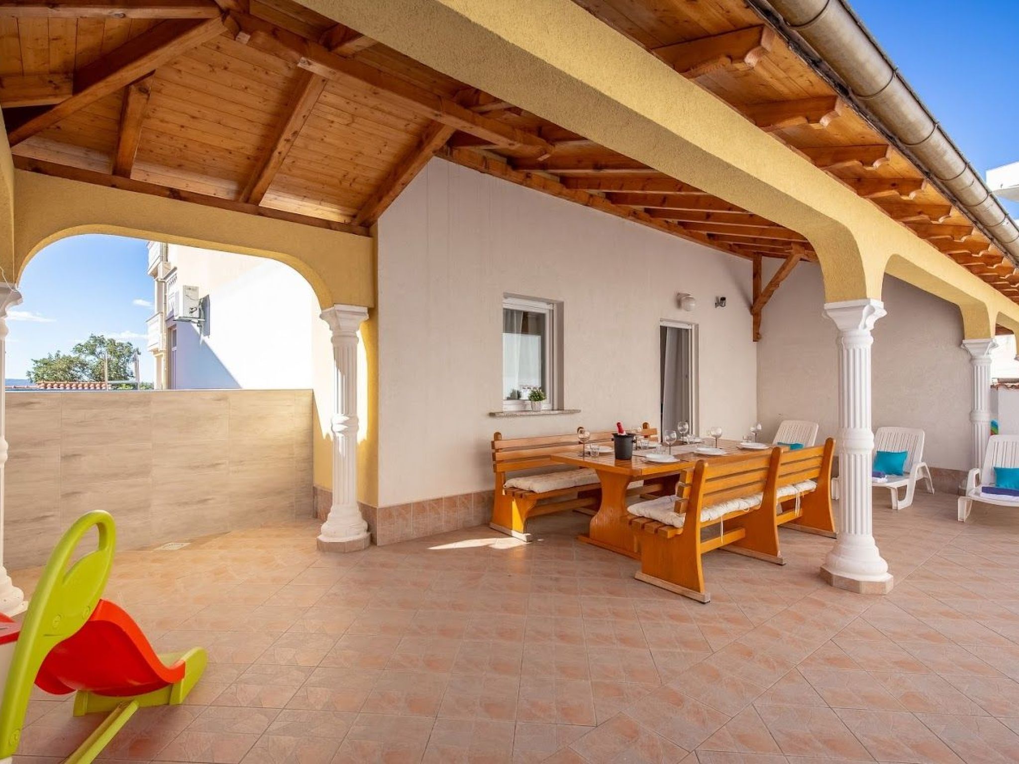 Wohnung mit schöner Terrasse-Binnen