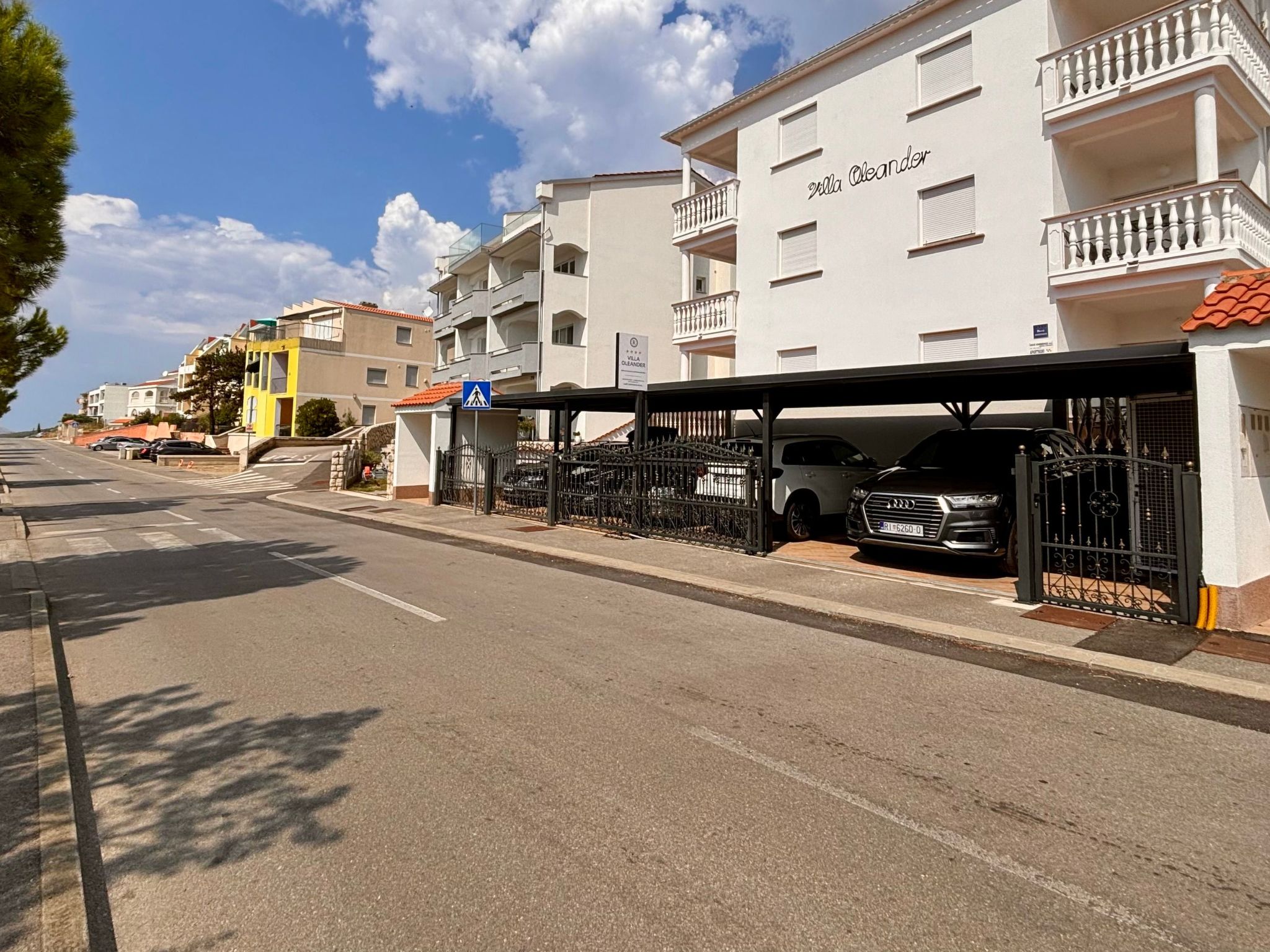 Wohnung mit Balkon und Meerblick-Dedans
