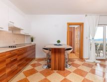 Appartement met balkon vlakbij zee in Dramalj voor 3 personen - thumbnail 4