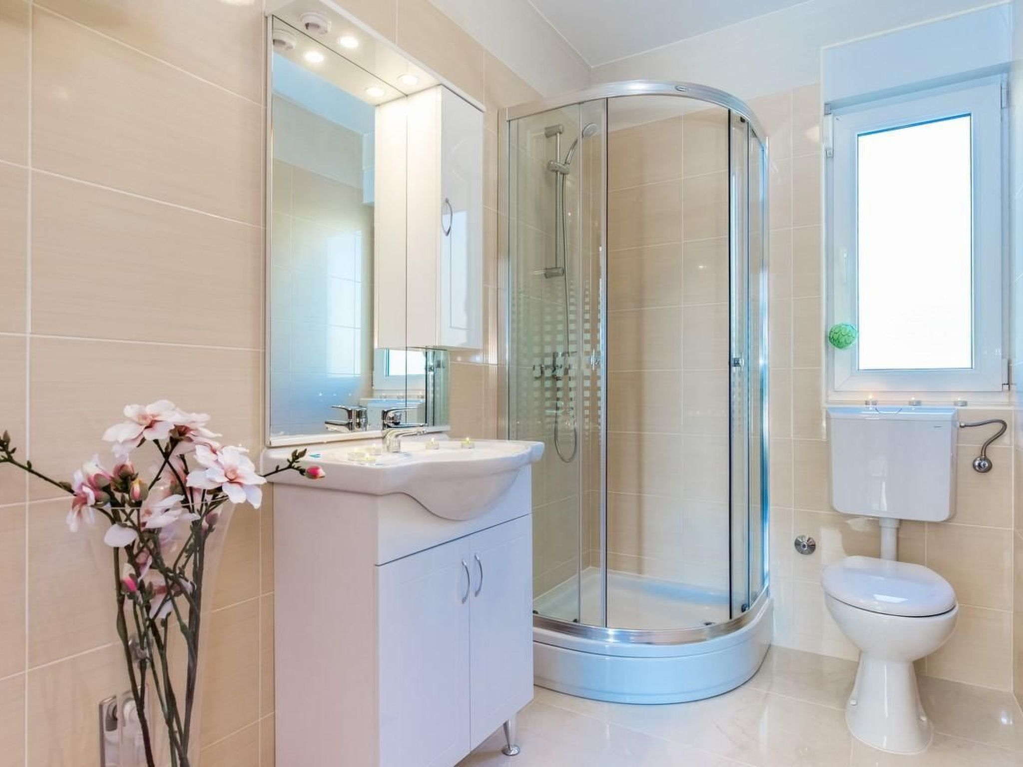 Haus in Dramalj mit gemeinschaftlichem Pool-Binnen