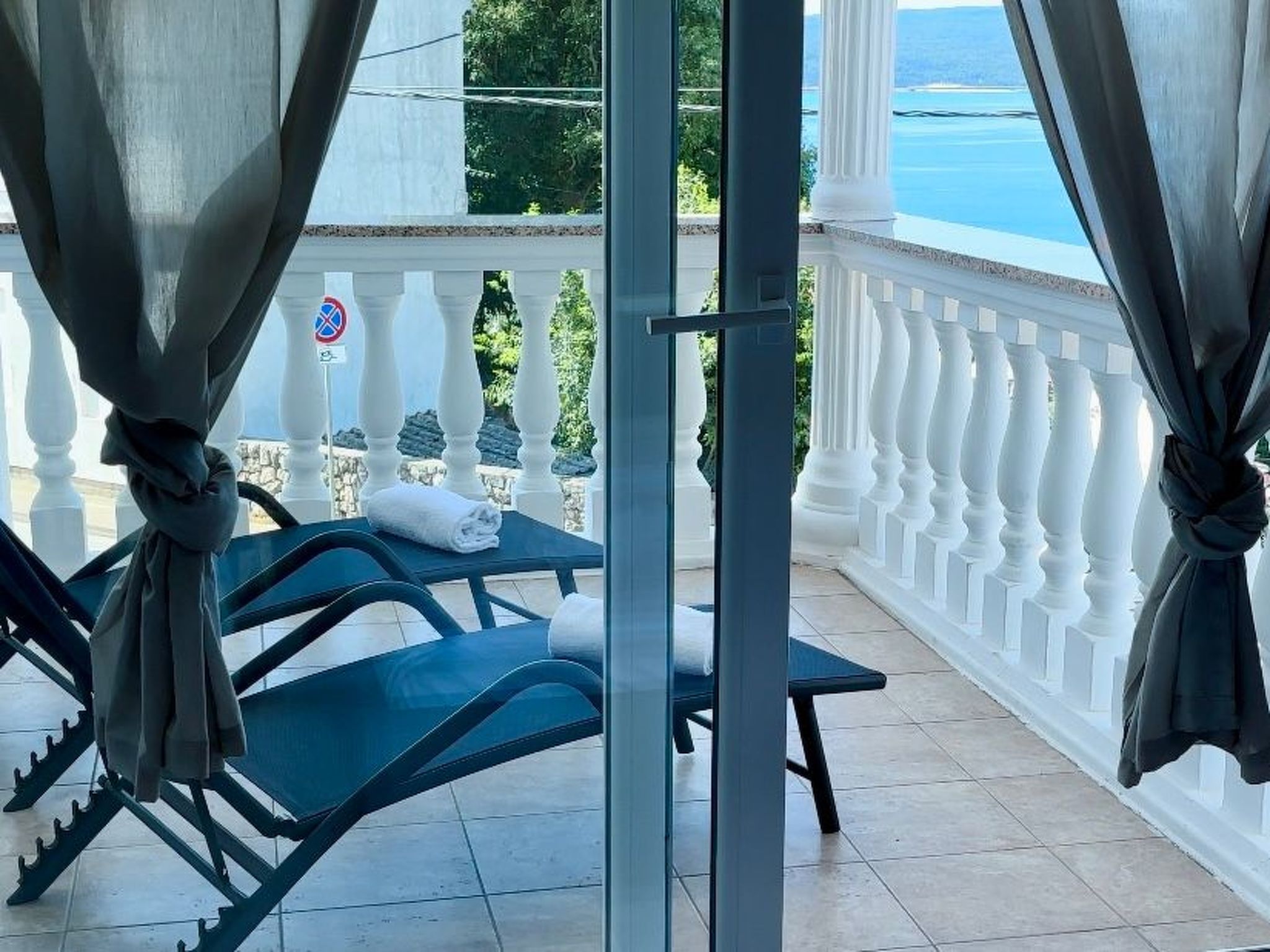 Haus in Dramalj mit gemeinschaftlichem Pool-Binnen