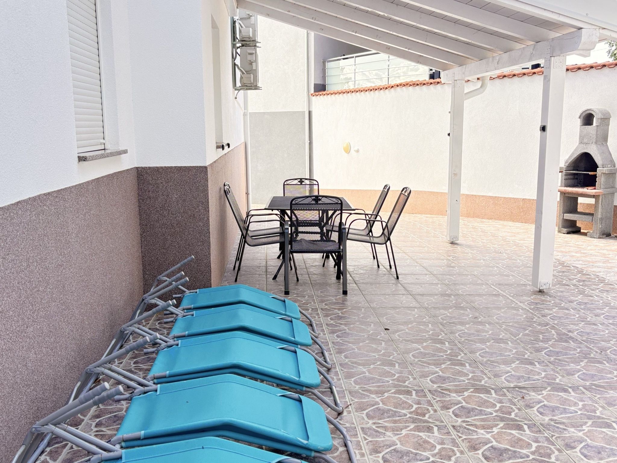 Haus in Dramalj mit gemeinschaftlichem Pool-Binnen