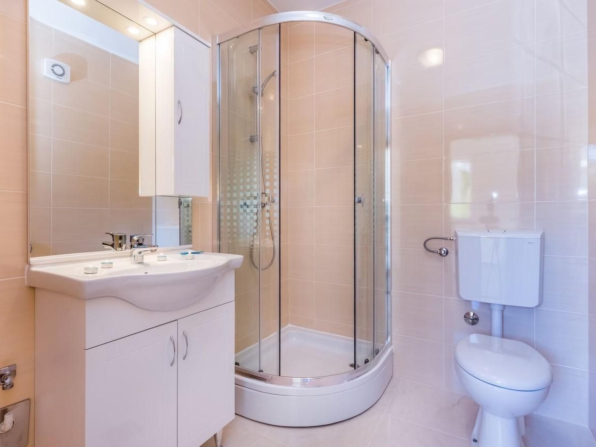 "Vila Chiara" mit Pool-Binnen