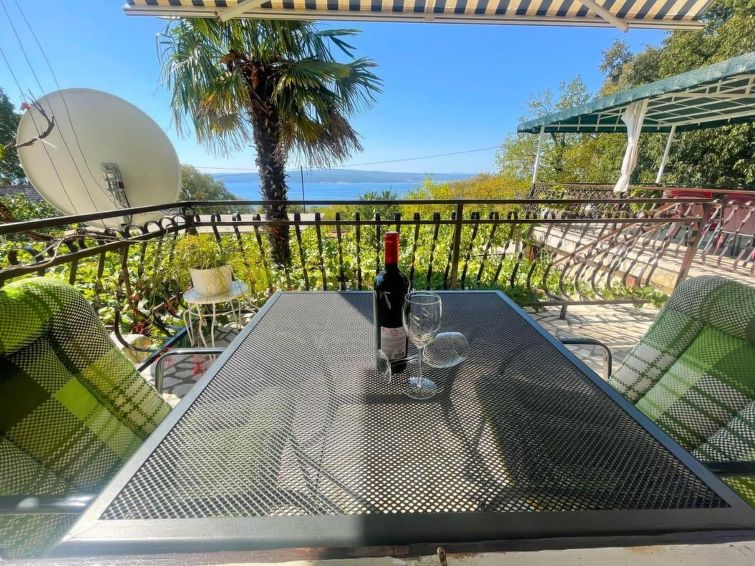 Nettes Appartement in Dramalj mit Möbliertem Balkon
