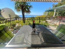 Nettes Appartement in Dramalj mit Möbliertem Balkon