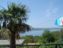 Nettes Appartement in Dramalj mit Möbliertem Balkon