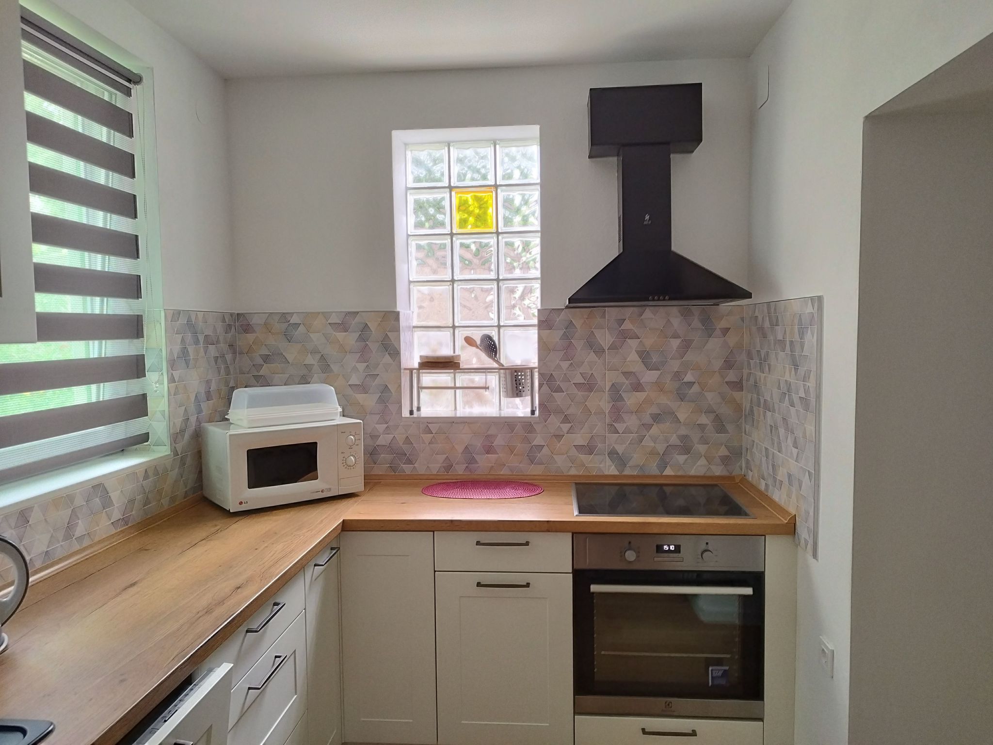 Photo of Nettes Appartement in Dramalj mit Möbliertem Balkon