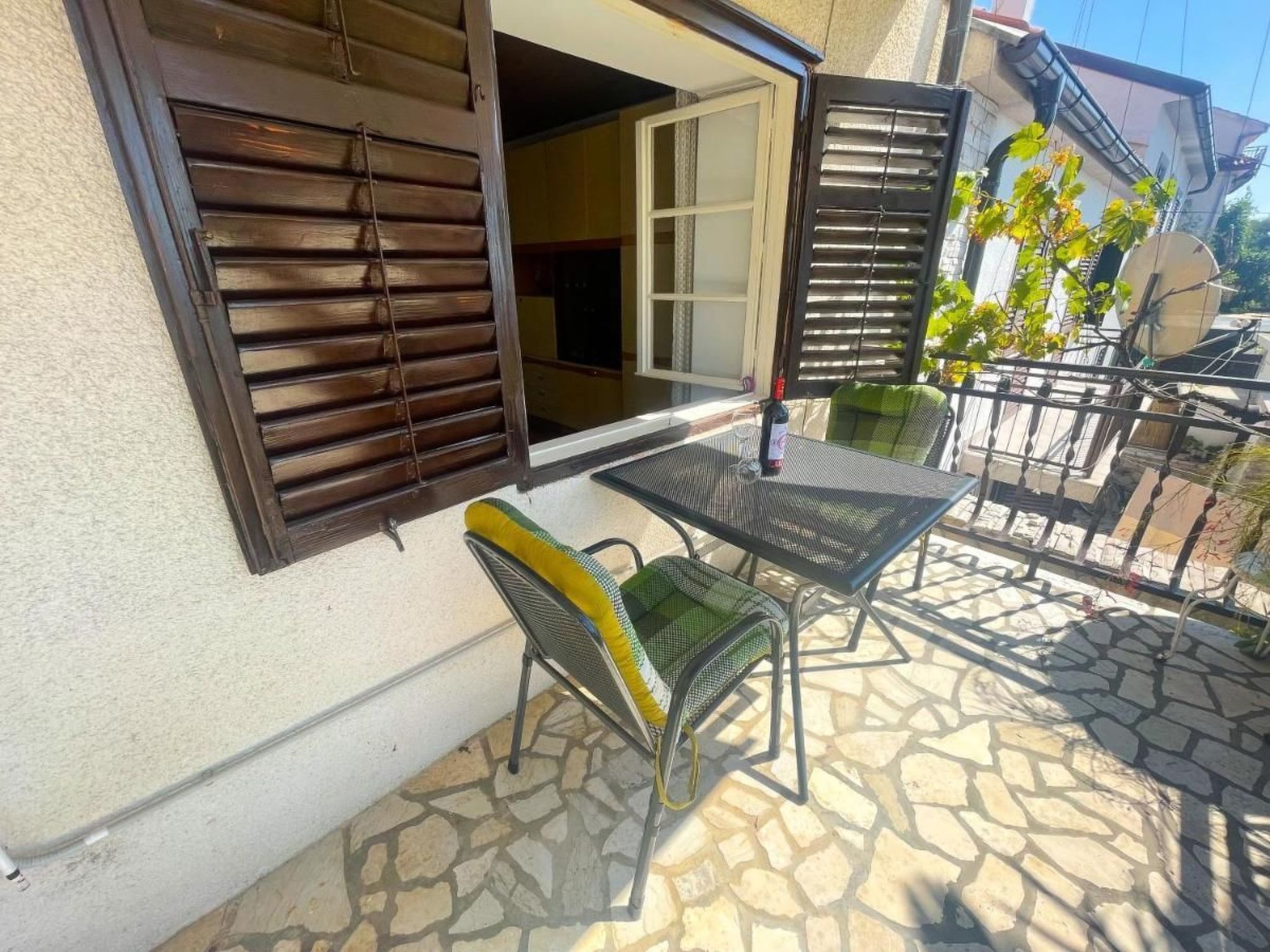 Photo of Nettes Appartement in Dramalj mit Möbliertem Balkon