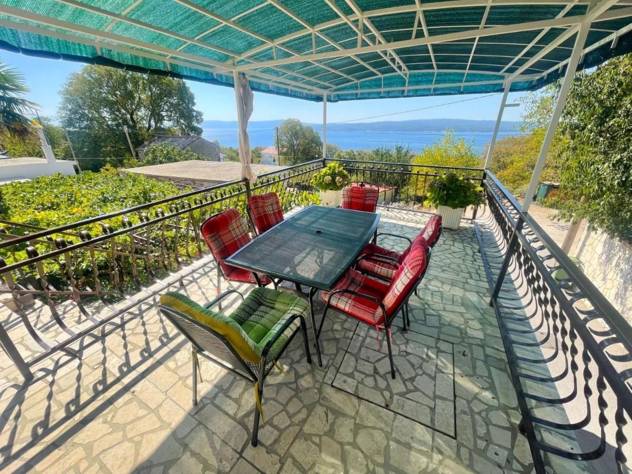 Photo of Nettes Appartement in Dramalj mit Möbliertem Balkon