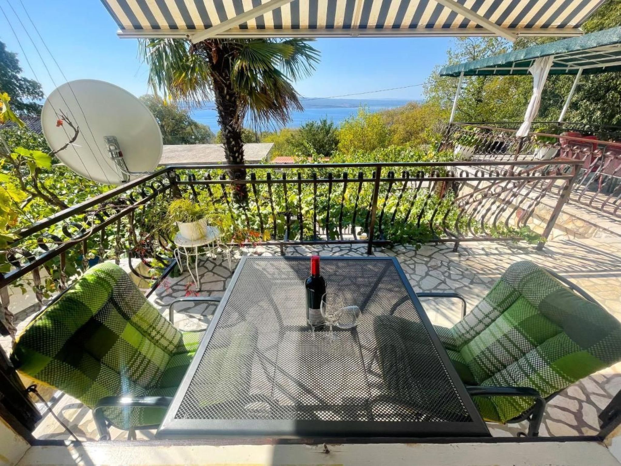 Photo of Nettes Appartement in Dramalj mit Möbliertem Balkon