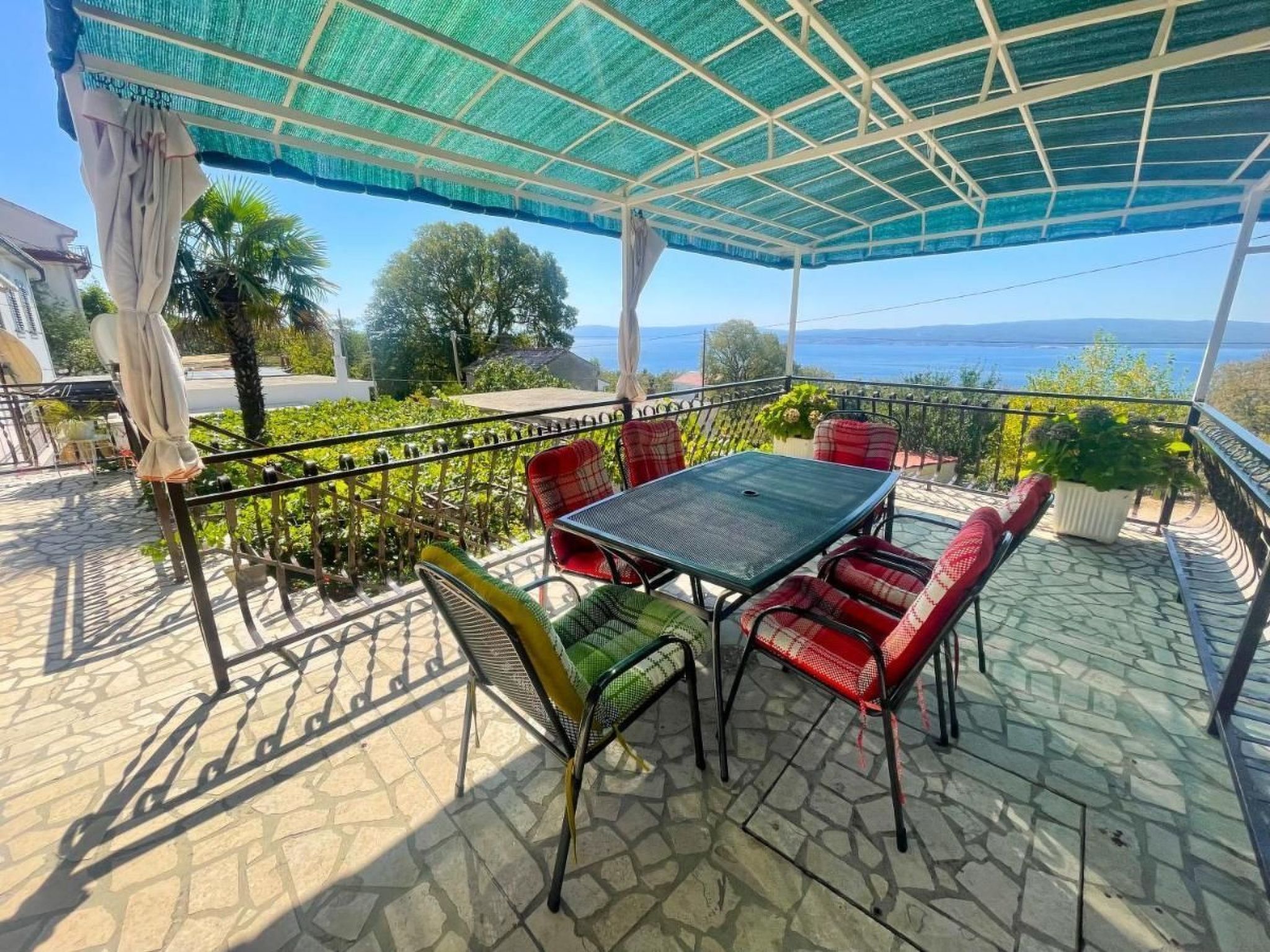 Photo of Nettes Appartement in Dramalj mit Möbliertem Balkon