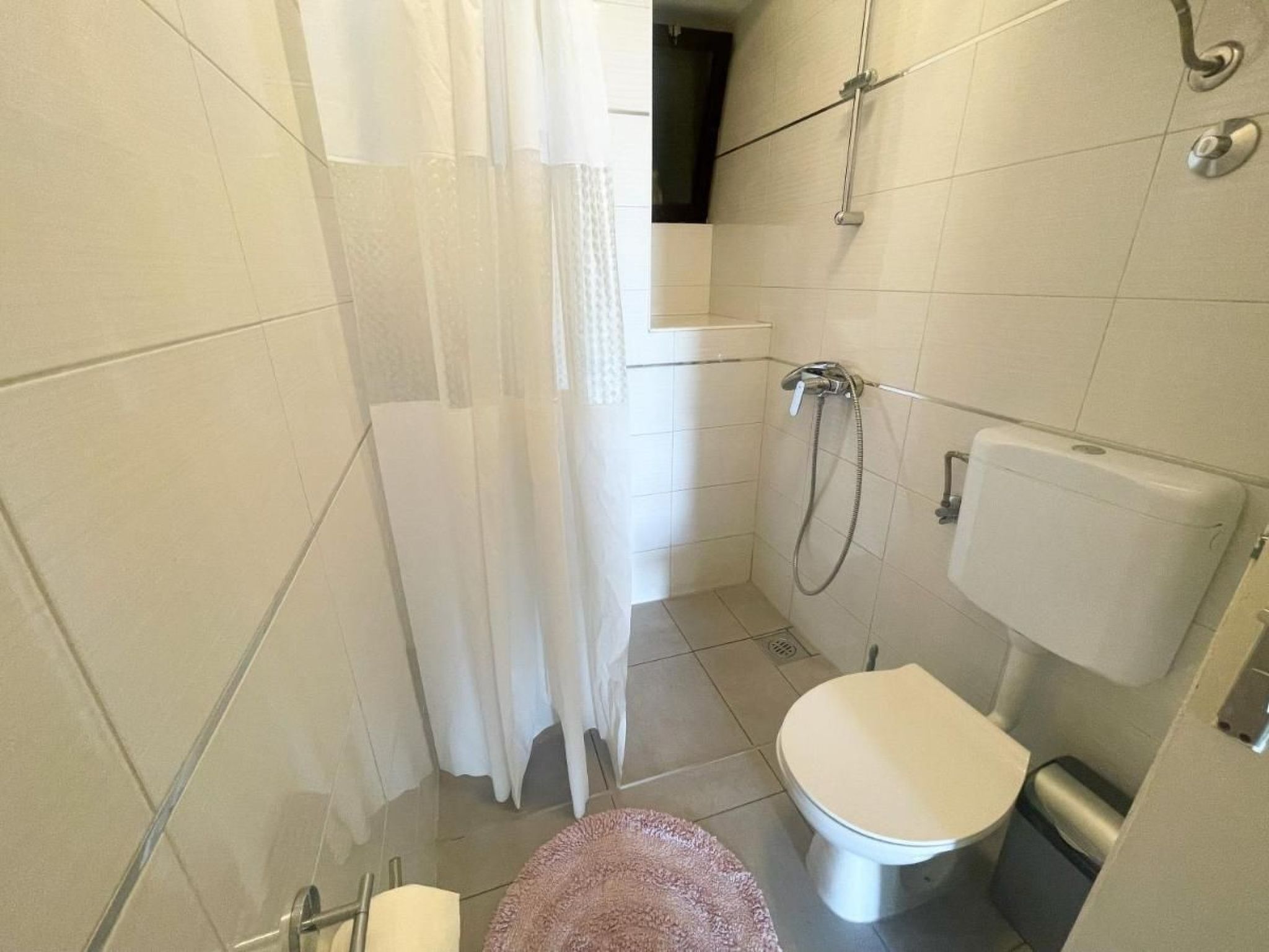 Photo of Nettes Appartement in Dramalj mit Möbliertem Balkon