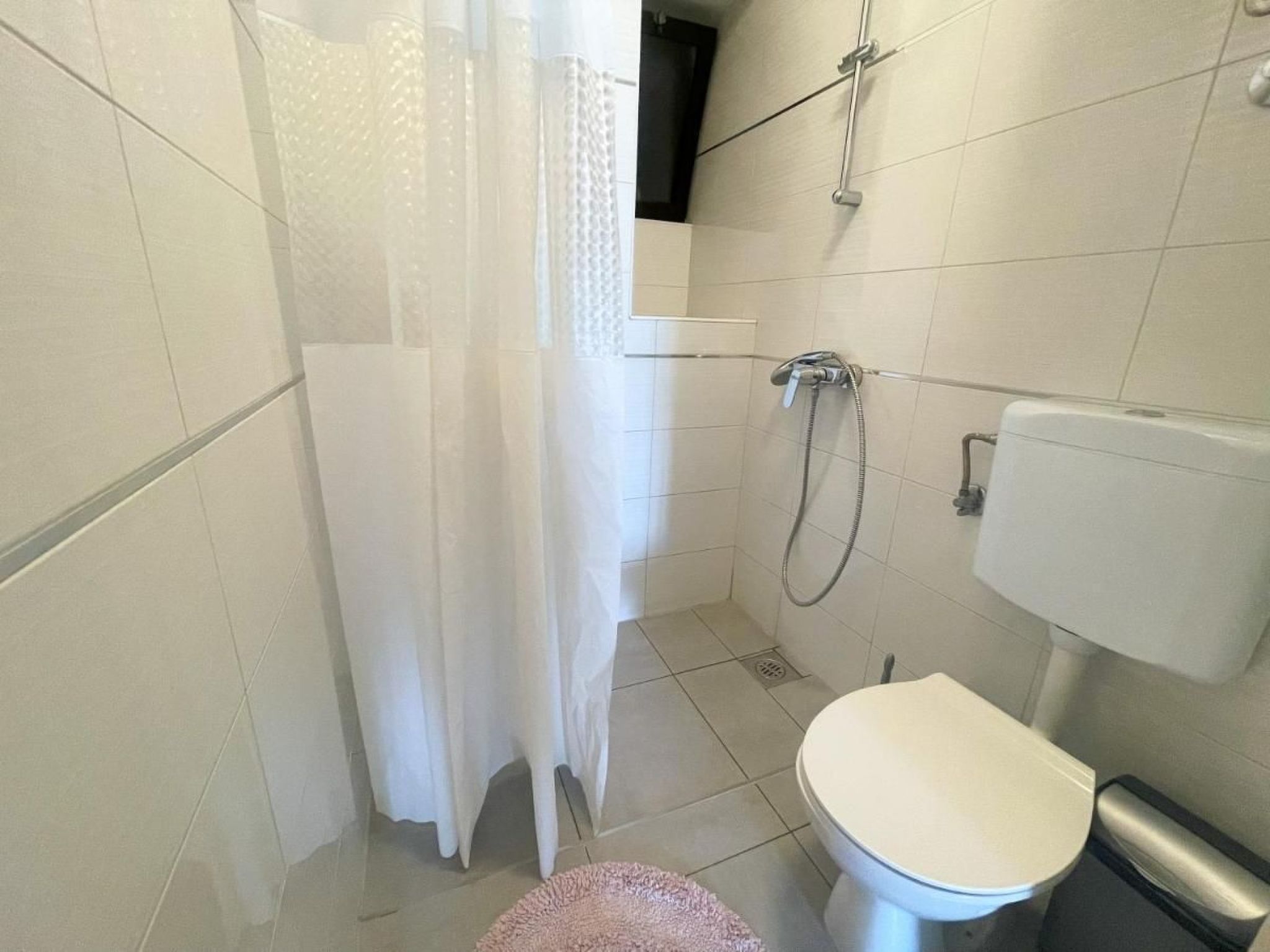 Photo of Nettes Appartement in Dramalj mit Möbliertem Balkon