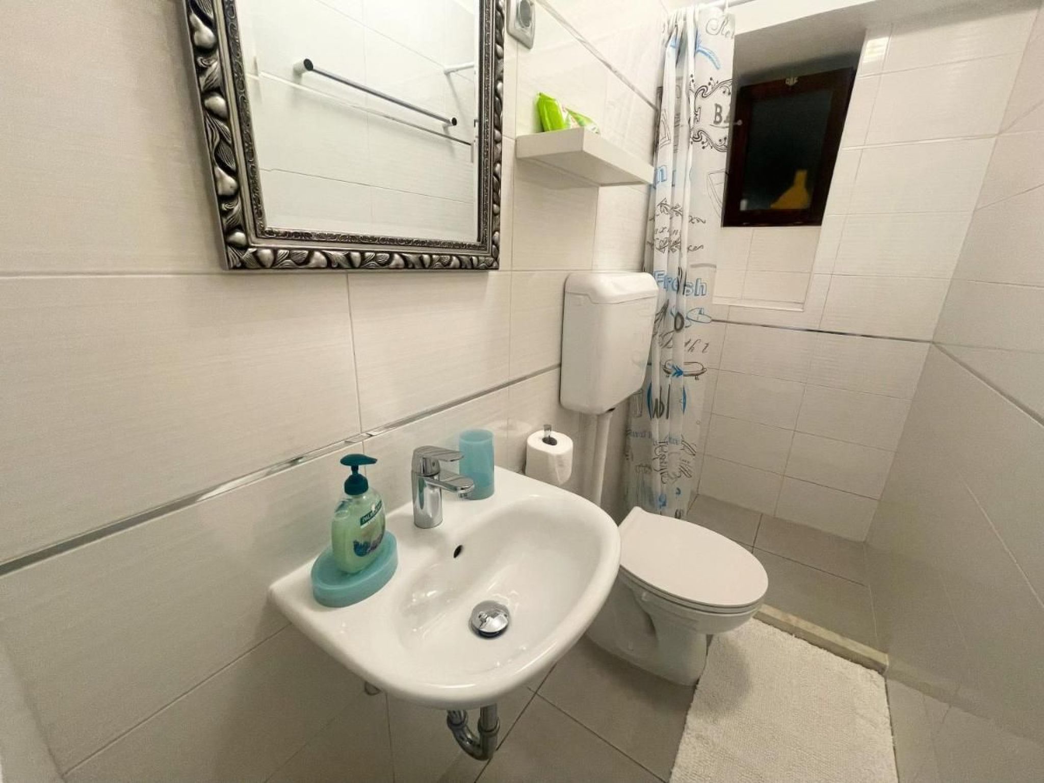 Photo of Nettes Appartement in Dramalj mit Möbliertem Balkon