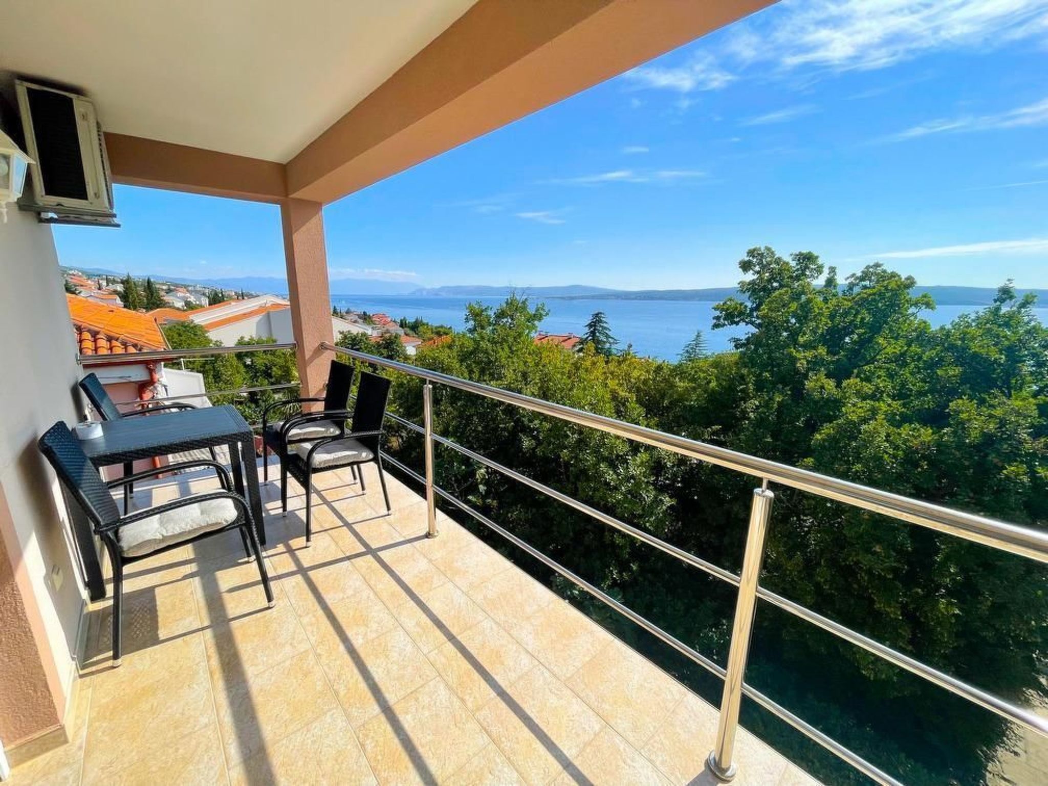Wohnung in Dramalj mit Möbliertem Balkon