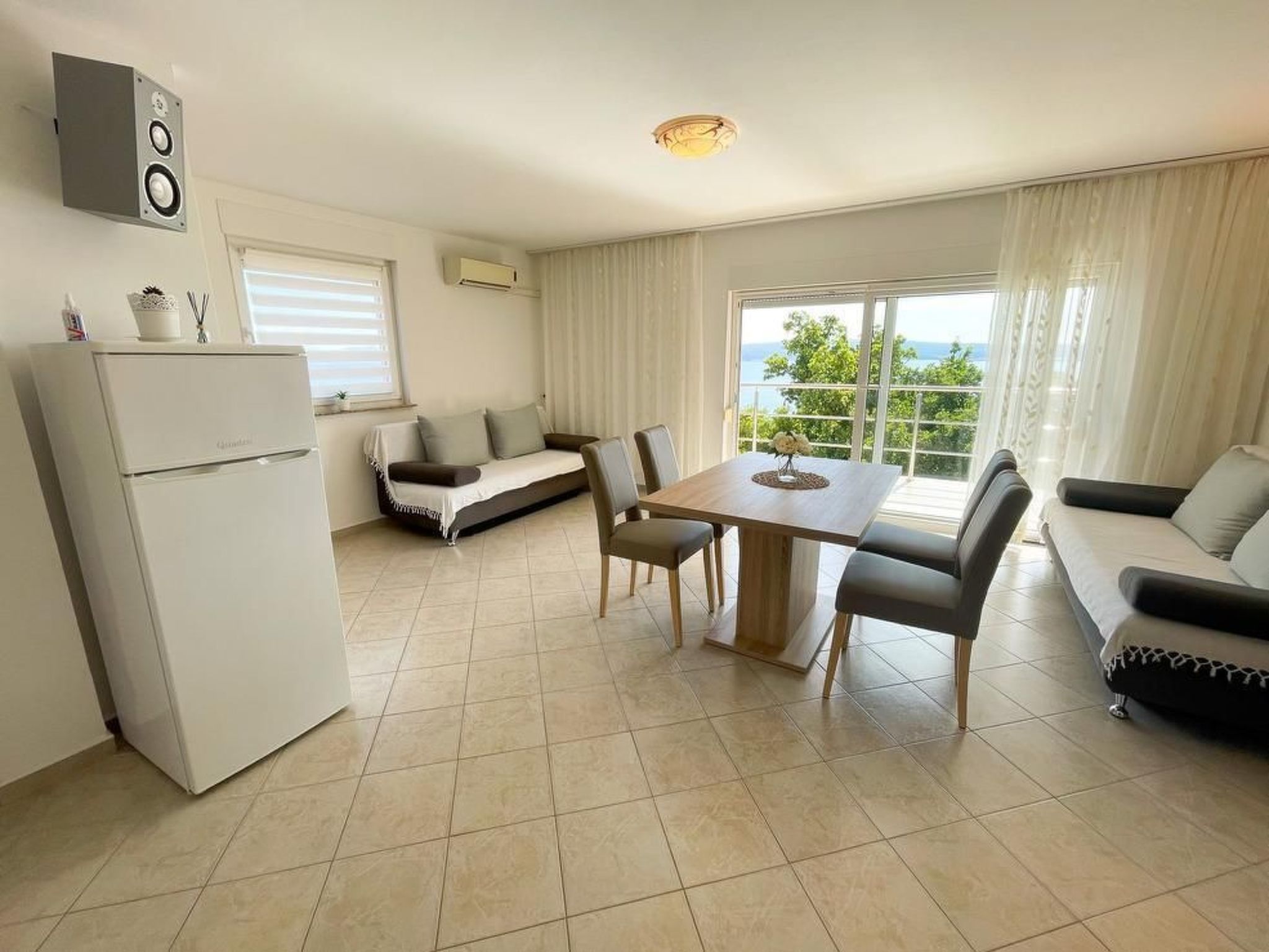 Wohnung in Dramalj mit Möbliertem Balkon