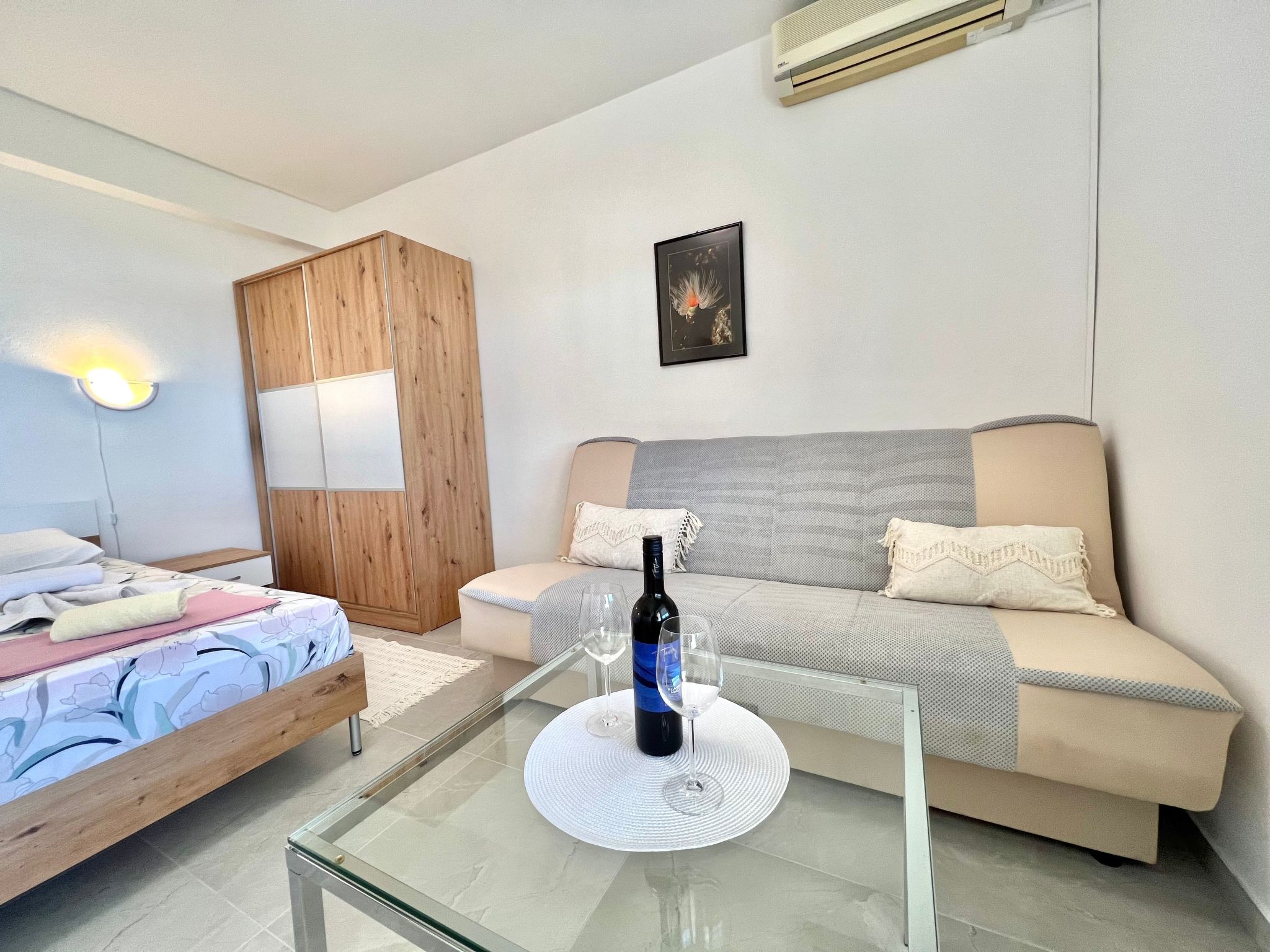 In Dramalj mit Terrasse und Garten und Meerblick-Binnen