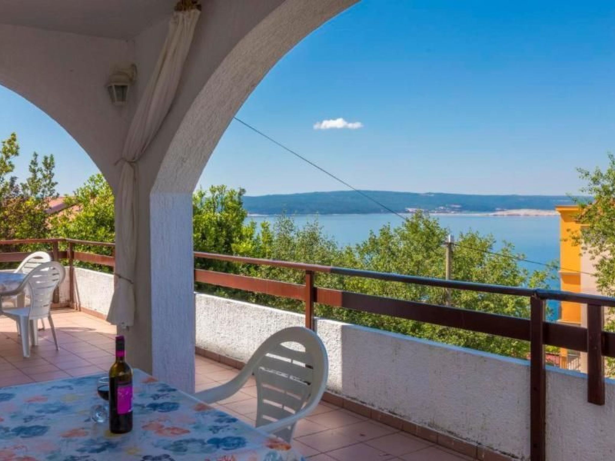 Appartement in Dramalj mit Möbliertem Balkon-Draußen