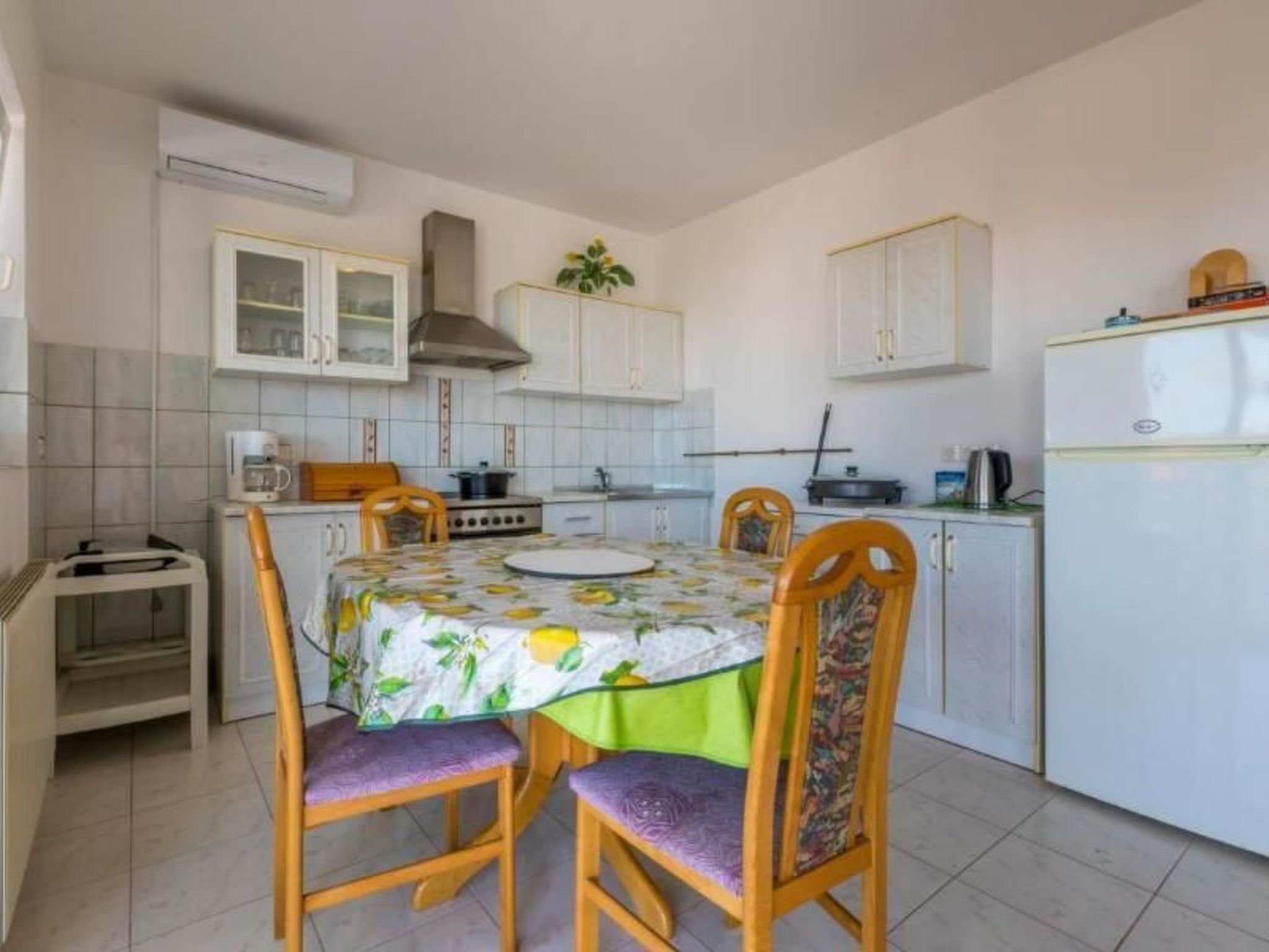 Appartement in Dramalj mit Möbliertem Balkon-Drinnen