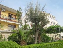 Appartement in Dramalj mit Terrasse