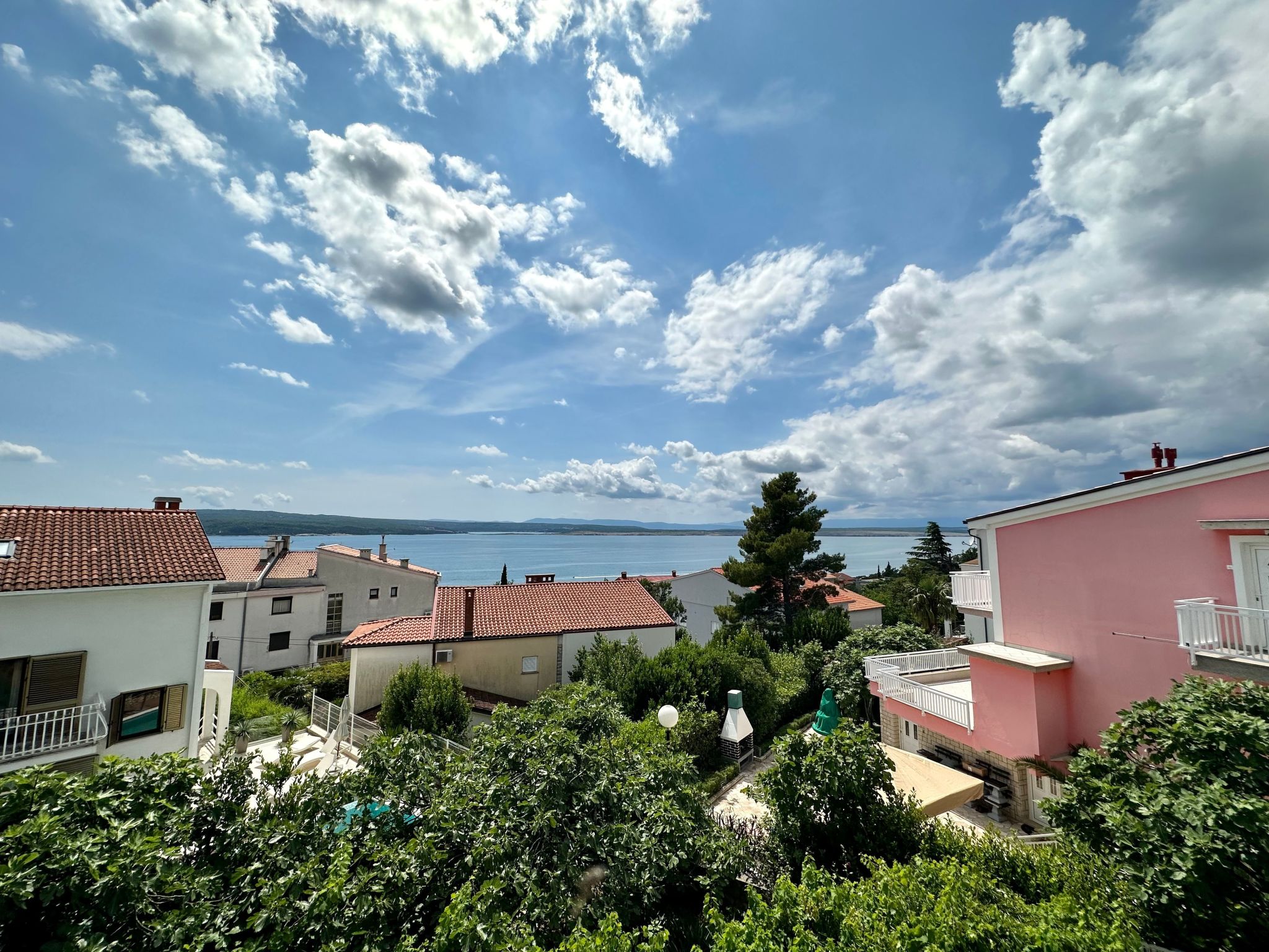 Nette Ferienwohnung in Dramalj mit Grill und Terrasse und Meerblick