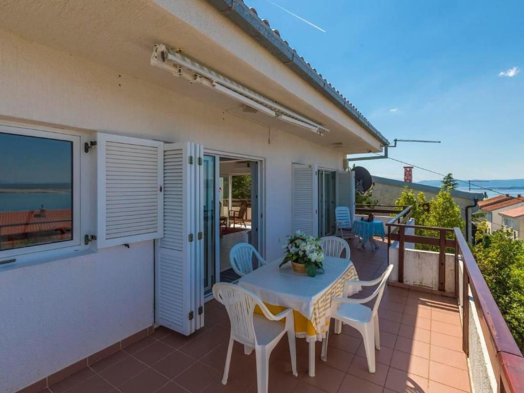 Appartement in Dramalj mit Möbliertem Balkon und Neben dem Strand-Draußen