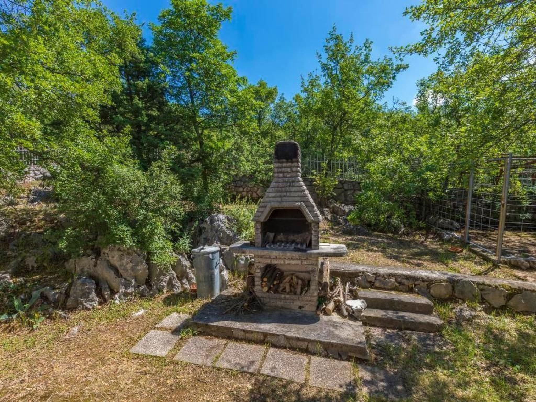 Appartement in Dramalj mit Möbliertem Balkon und Neben dem Strand-Draußen