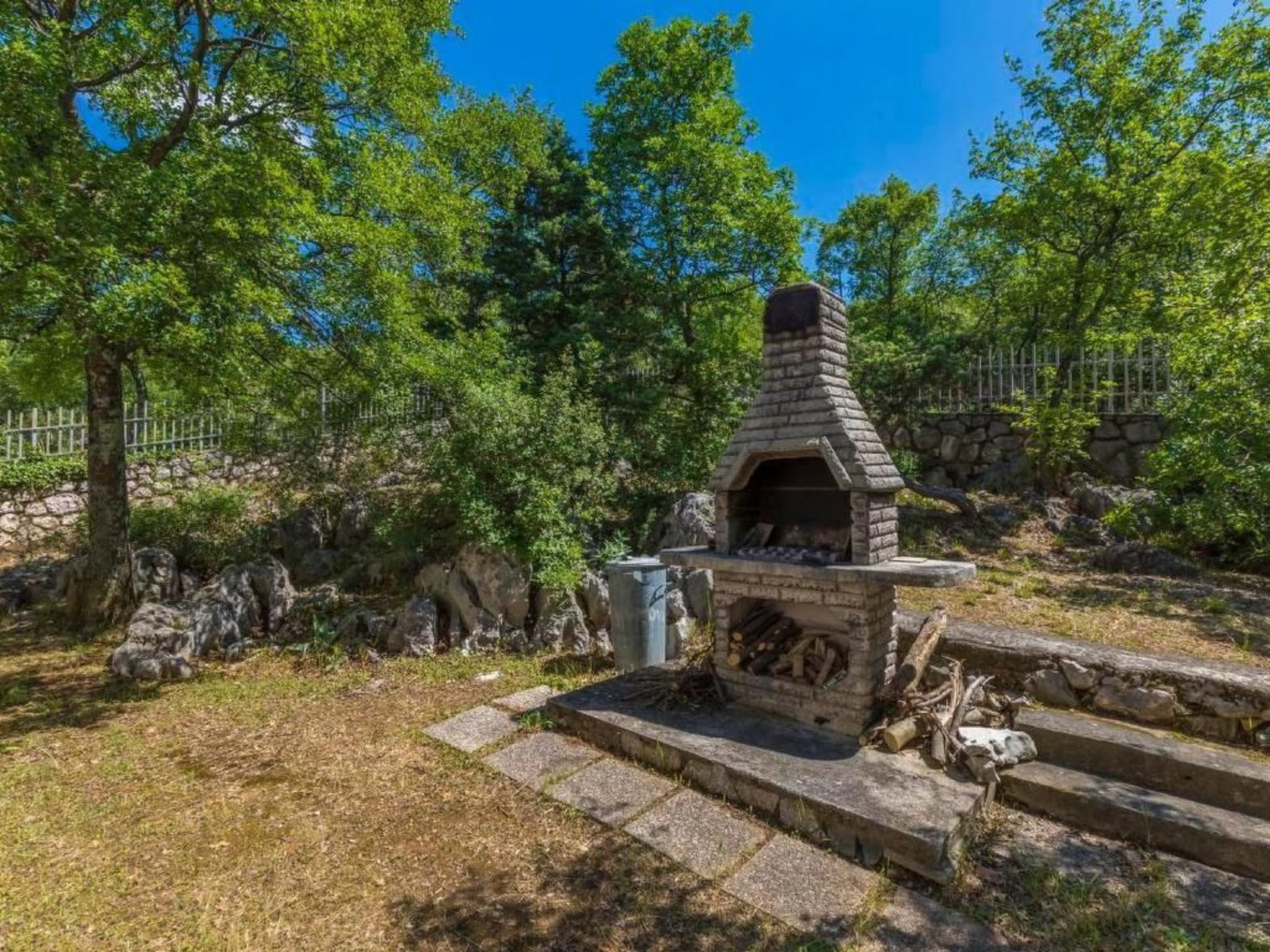 Appartement in Dramalj mit Möbliertem Balkon und Neben dem Strand-Draußen