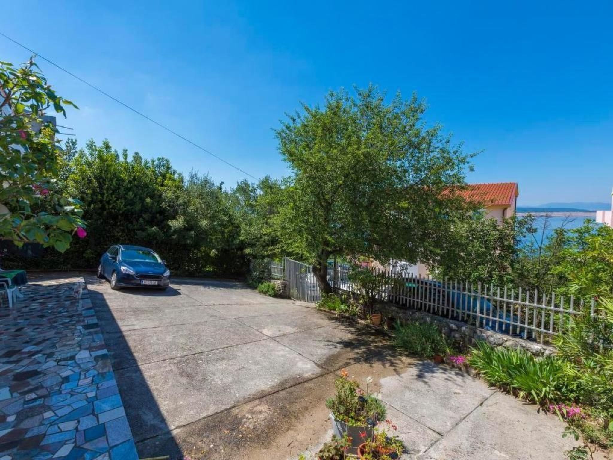 Appartement in Dramalj mit Möbliertem Balkon und Neben dem Strand-Draußen