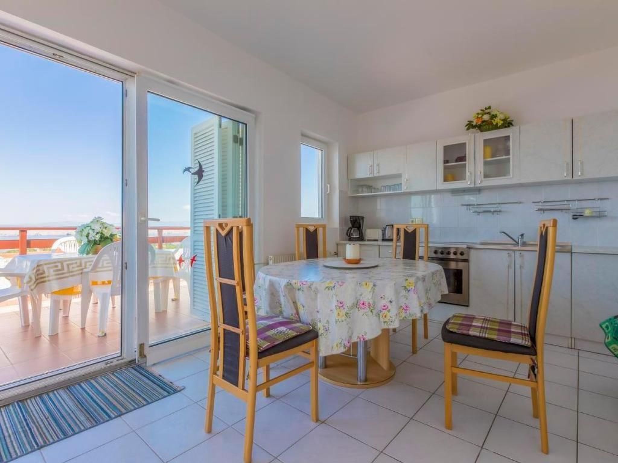 Appartement in Dramalj mit Möbliertem Balkon und Neben dem Strand-Image-tags.info