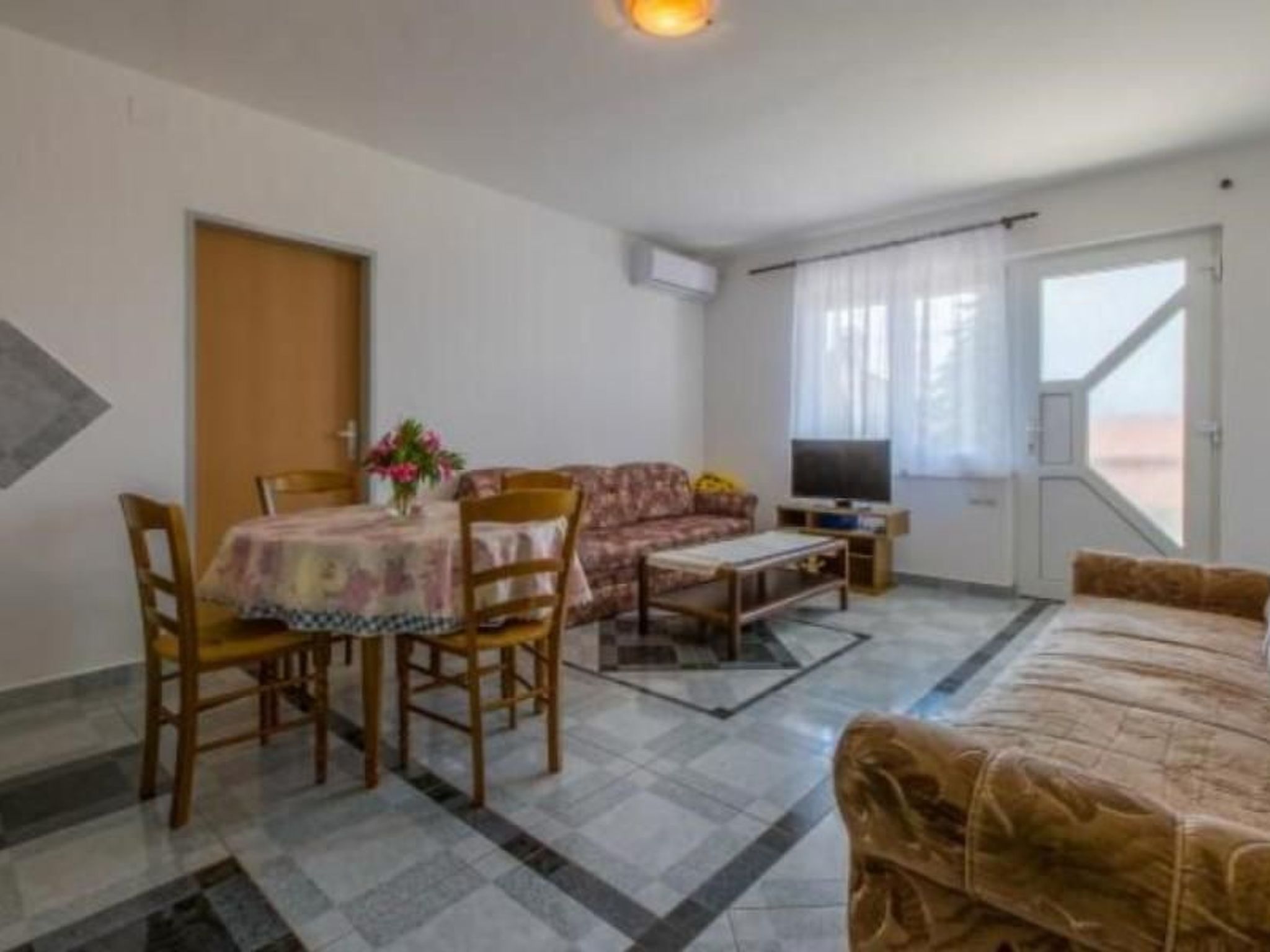 Appartement in Dramalj mit Möbliertem Balkon-Drinnen