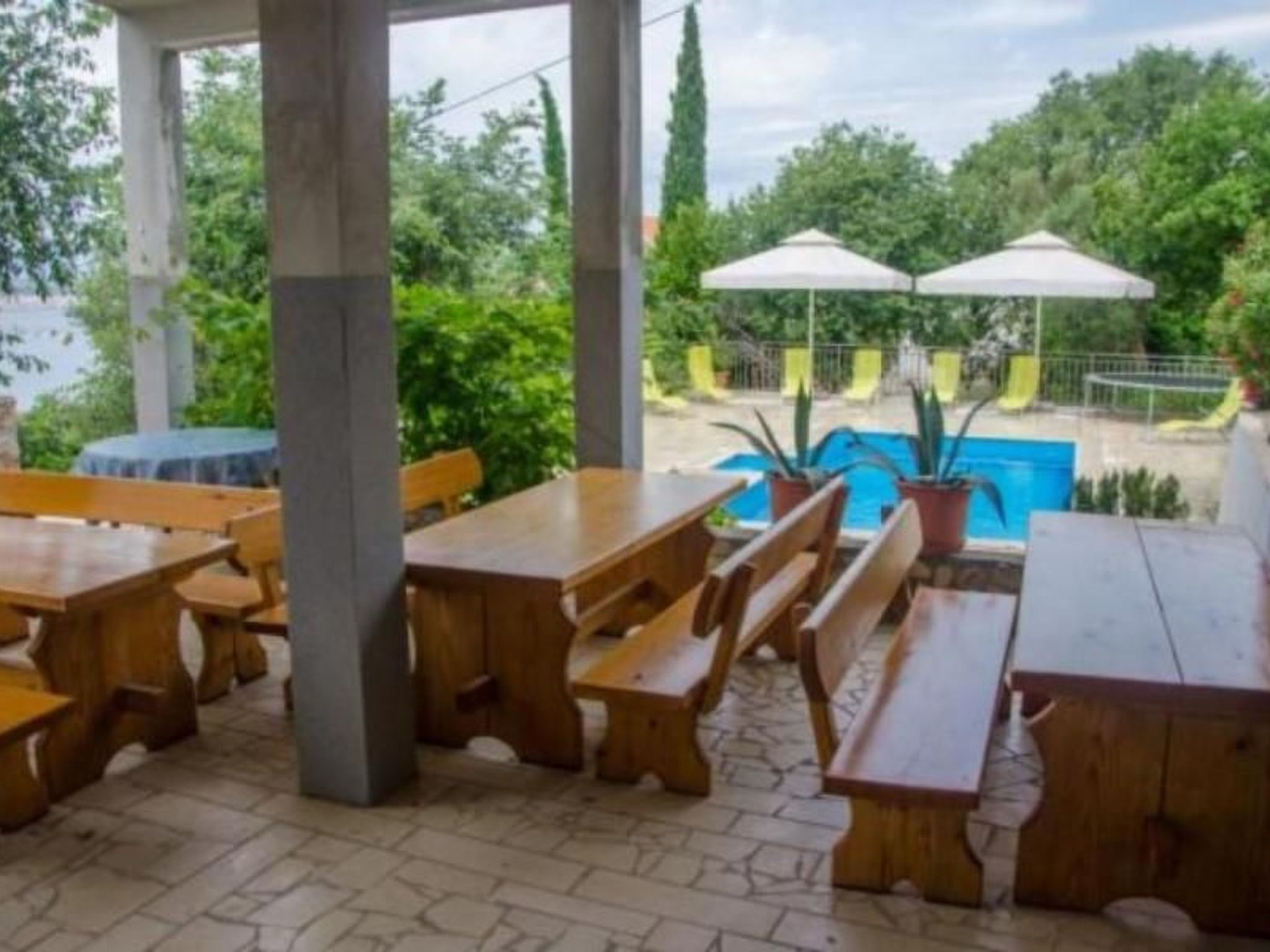 Appartement in Dramalj mit Möbliertem Balkon-Draußen