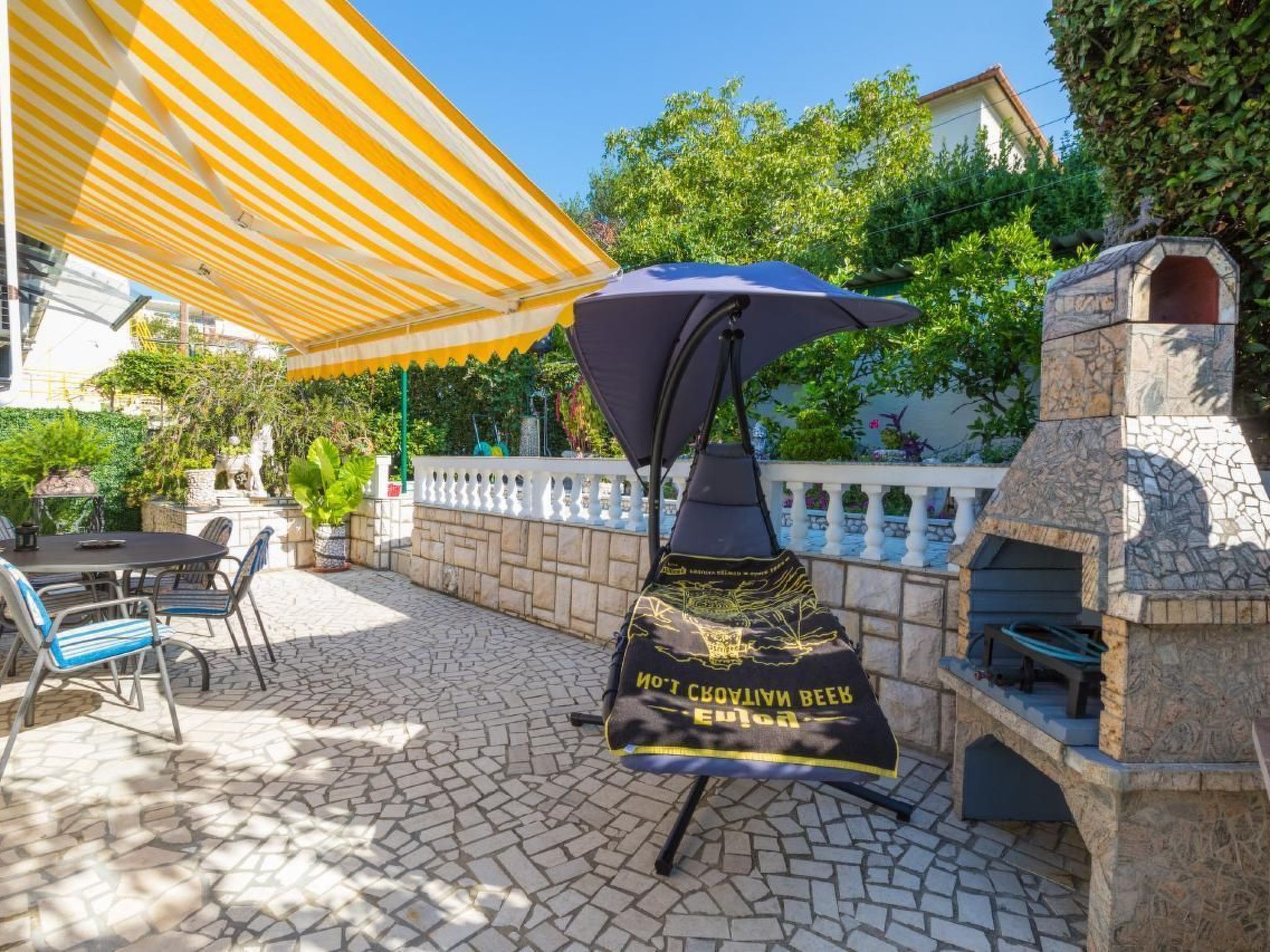 Appartement in Dramalj mit Terrasse und Grill-Image-tags.info