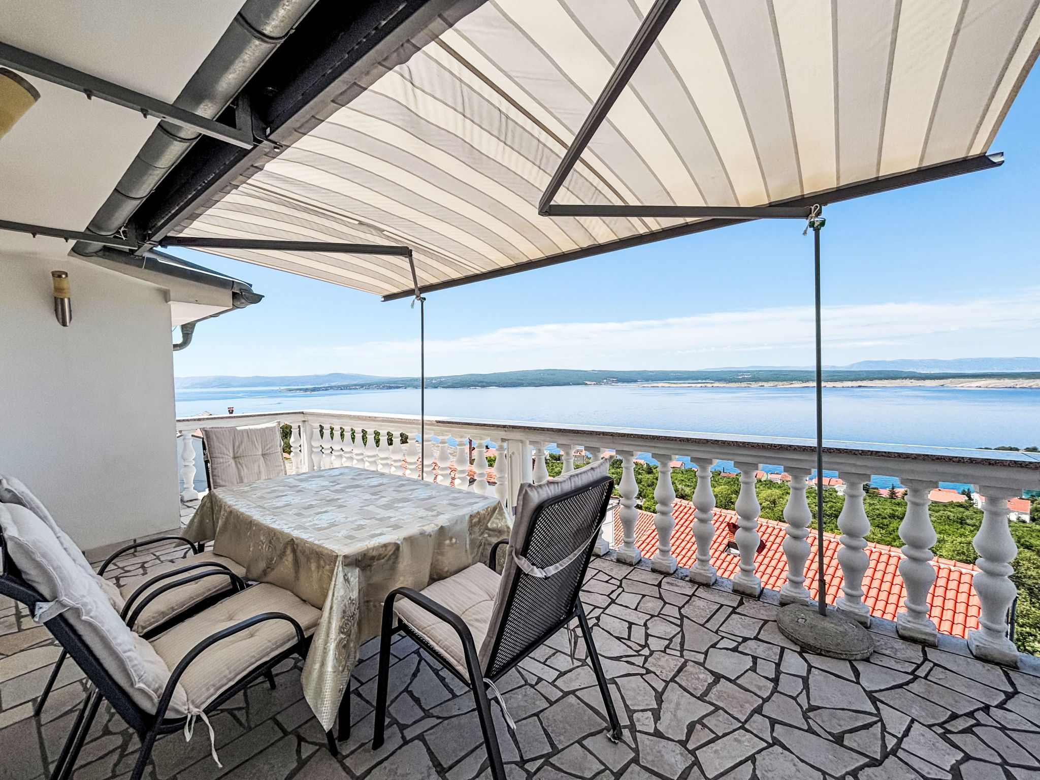 Tolle Ferienwohnung in Dramalj mit Möbliertem Balkon