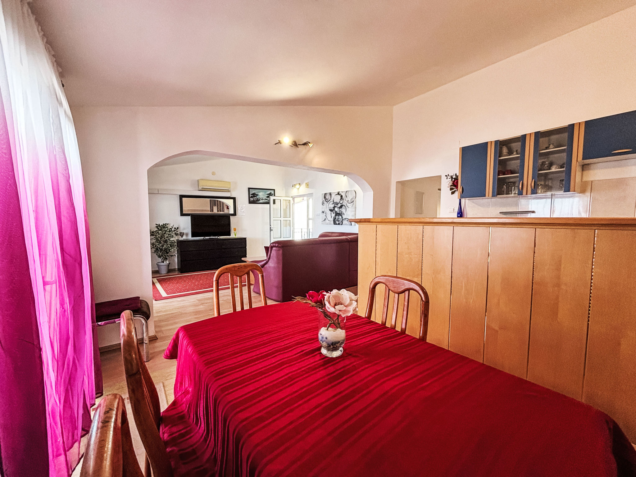 Tolle Ferienwohnung in Dramalj mit Möbliertem Balkon - Binnen