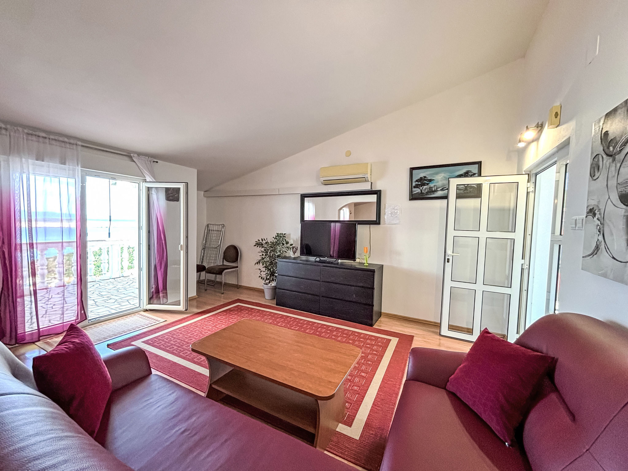 Tolle Ferienwohnung in Dramalj mit Möbliertem Balkon