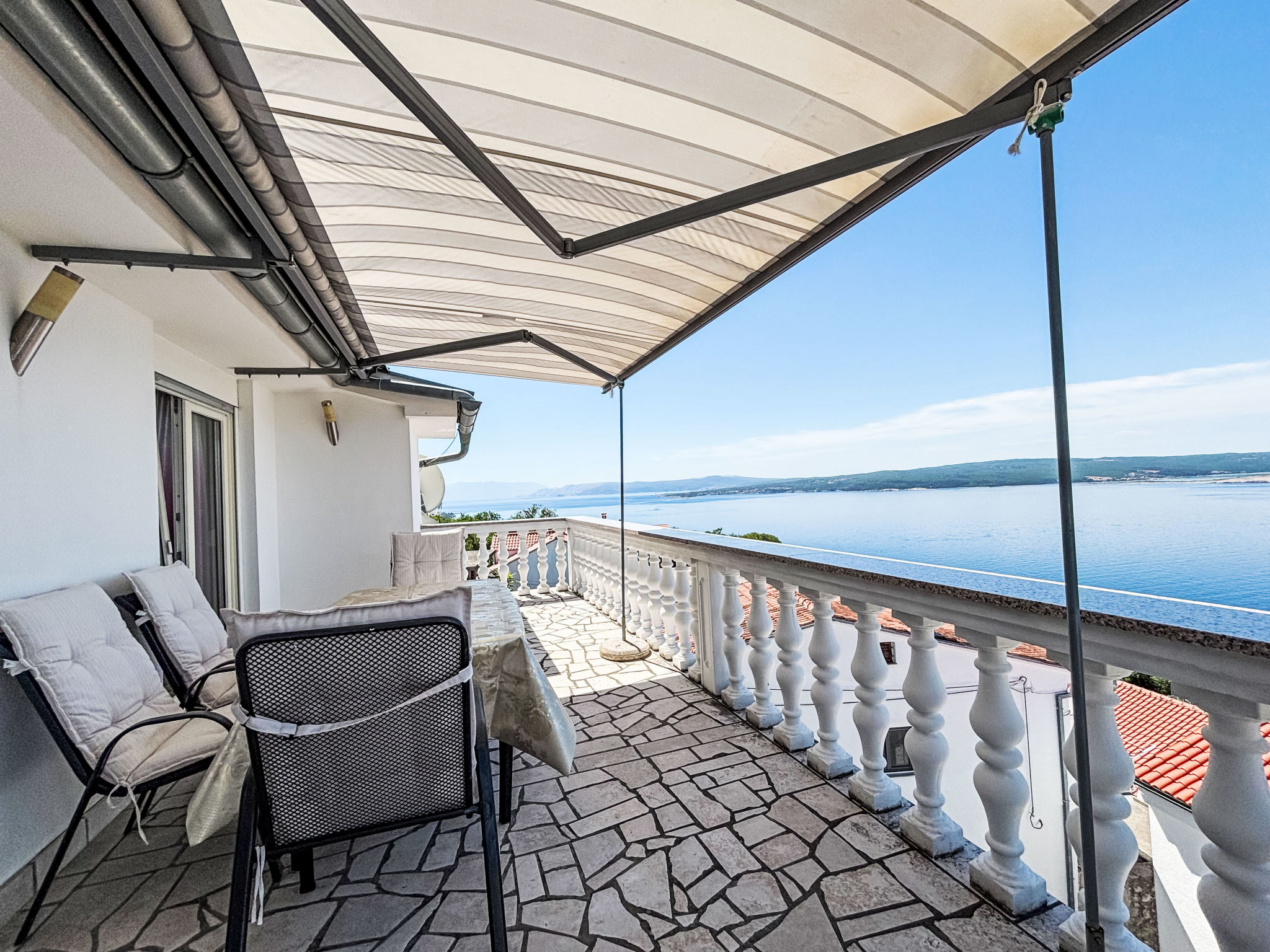 Tolle Ferienwohnung in Dramalj mit Möbliertem Balkon