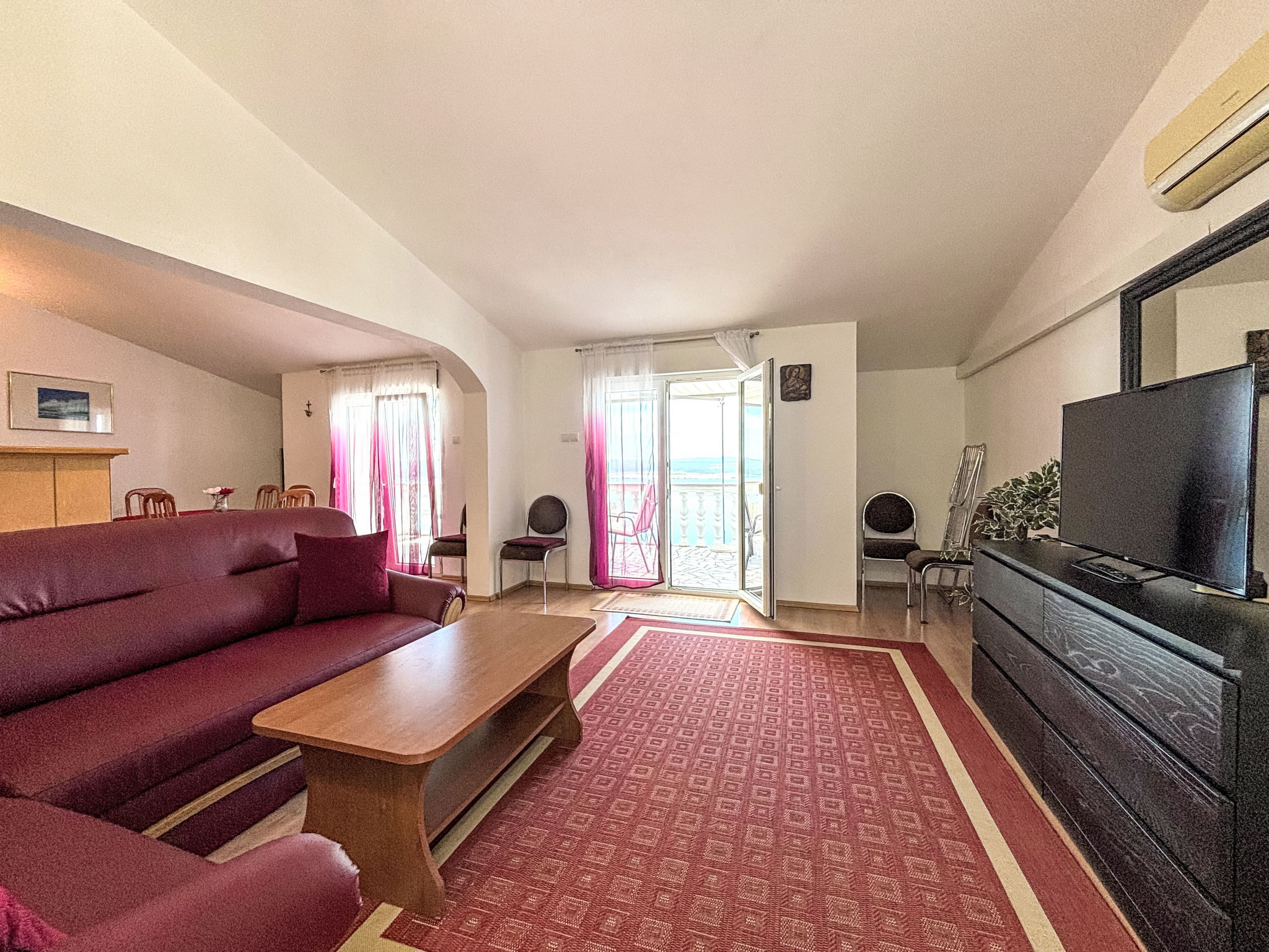 Tolle Ferienwohnung in Dramalj mit Möbliertem Balkon - Binnen