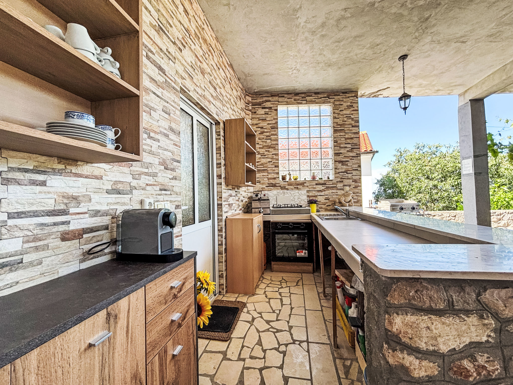 Tolle Ferienwohnung in Dramalj mit Möbliertem Balkon - Buiten