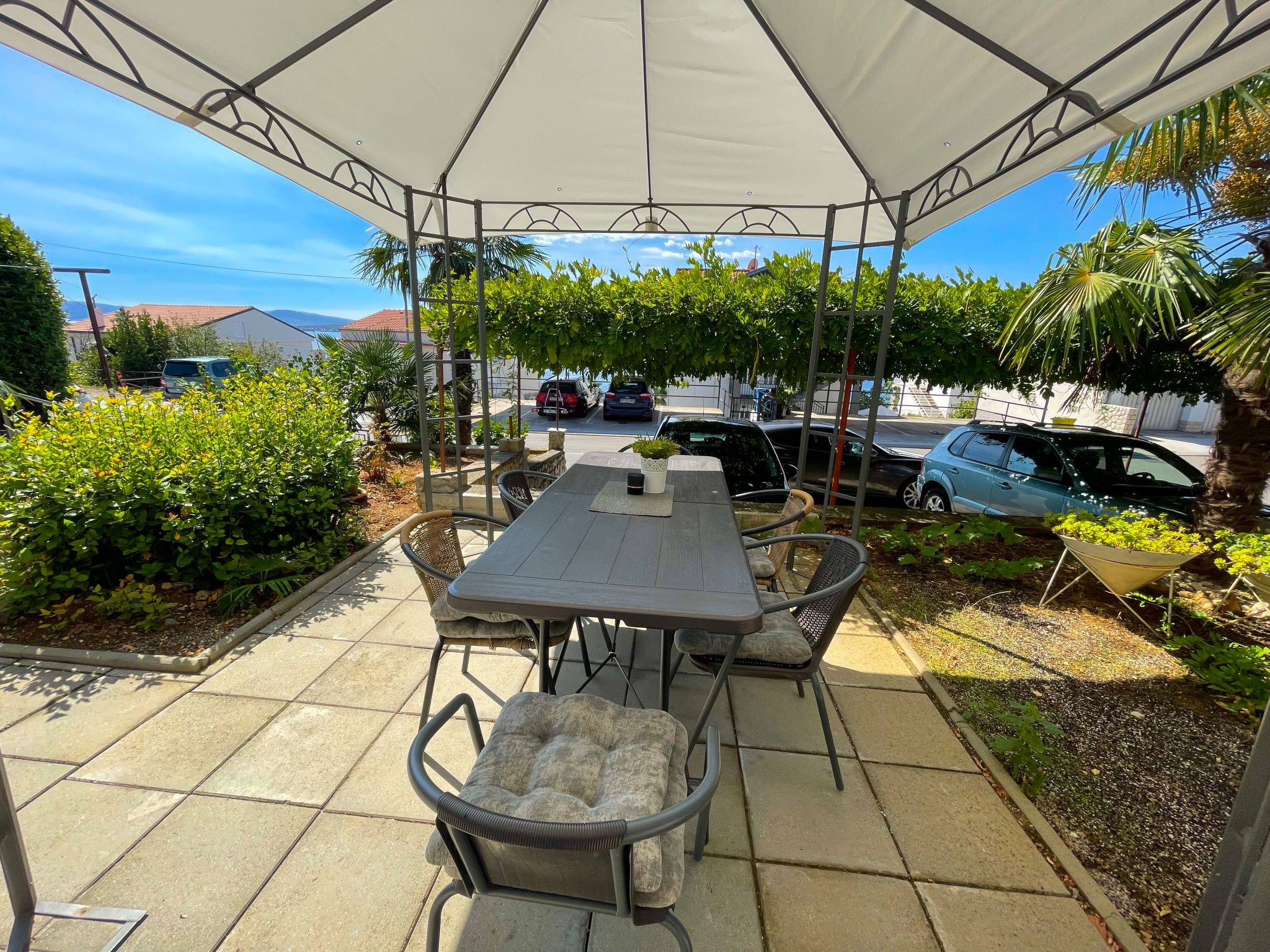 Photo of Appartement in Dramalj mit Grill und Terrasse