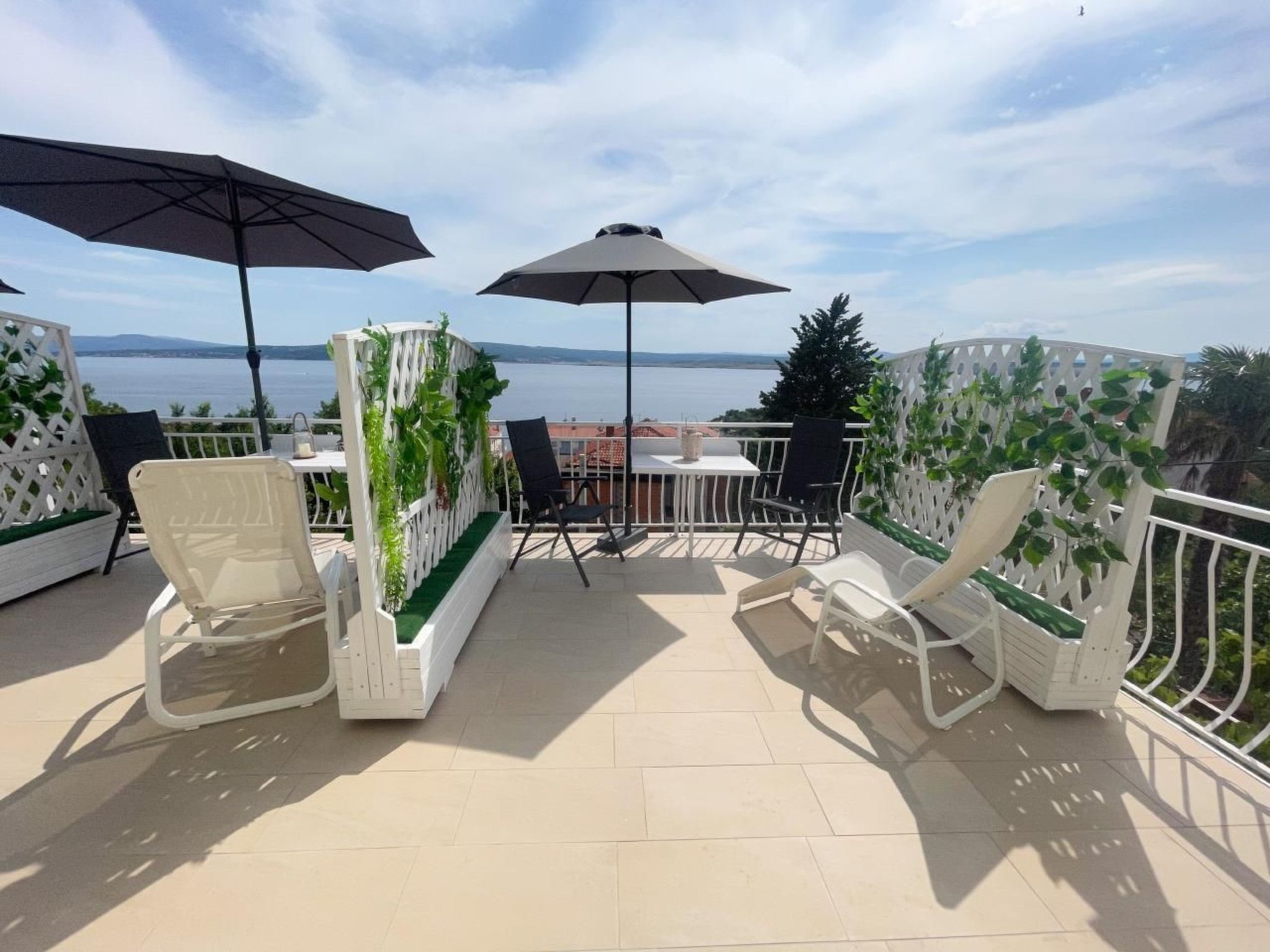 In Dramalj und Meerblick-Draußen