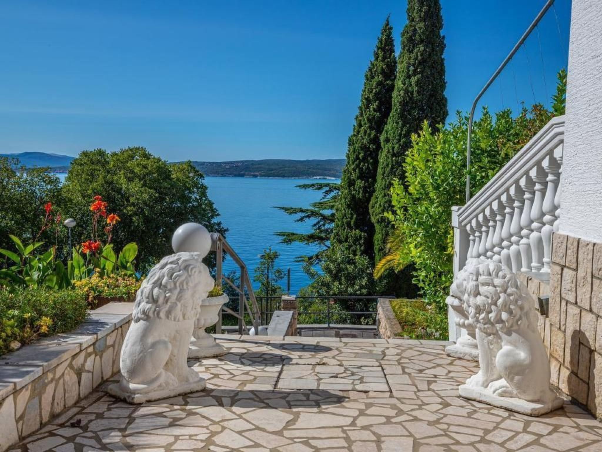 Photo of in Dramalj mit Kleiner Terrasse