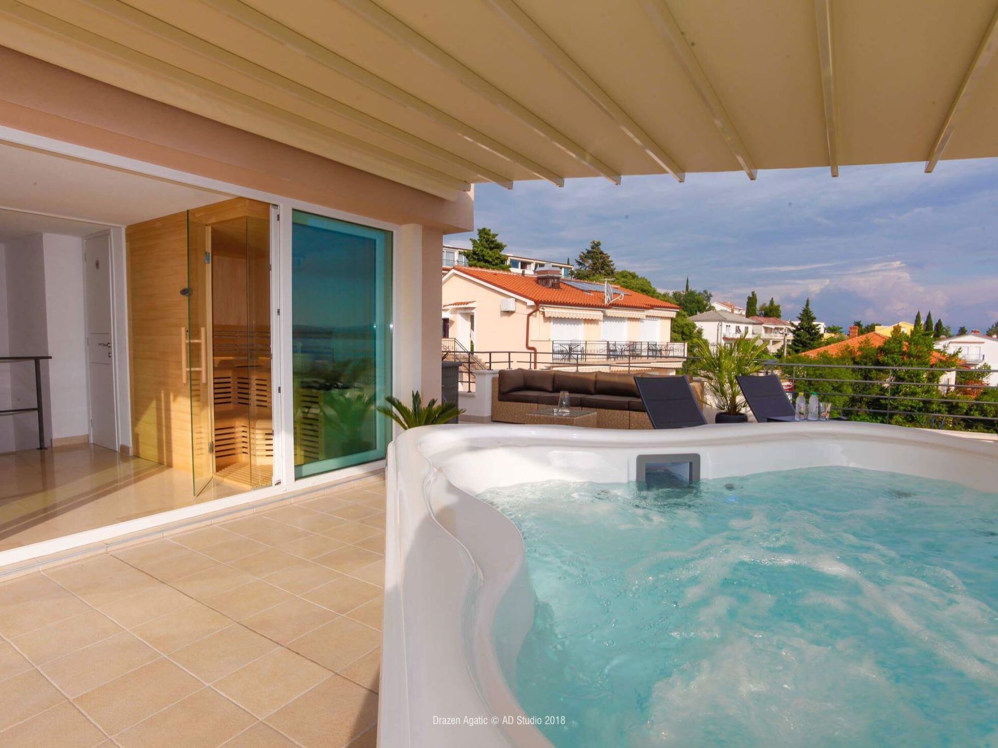 In Dramalj mit Terrasse-Draußen