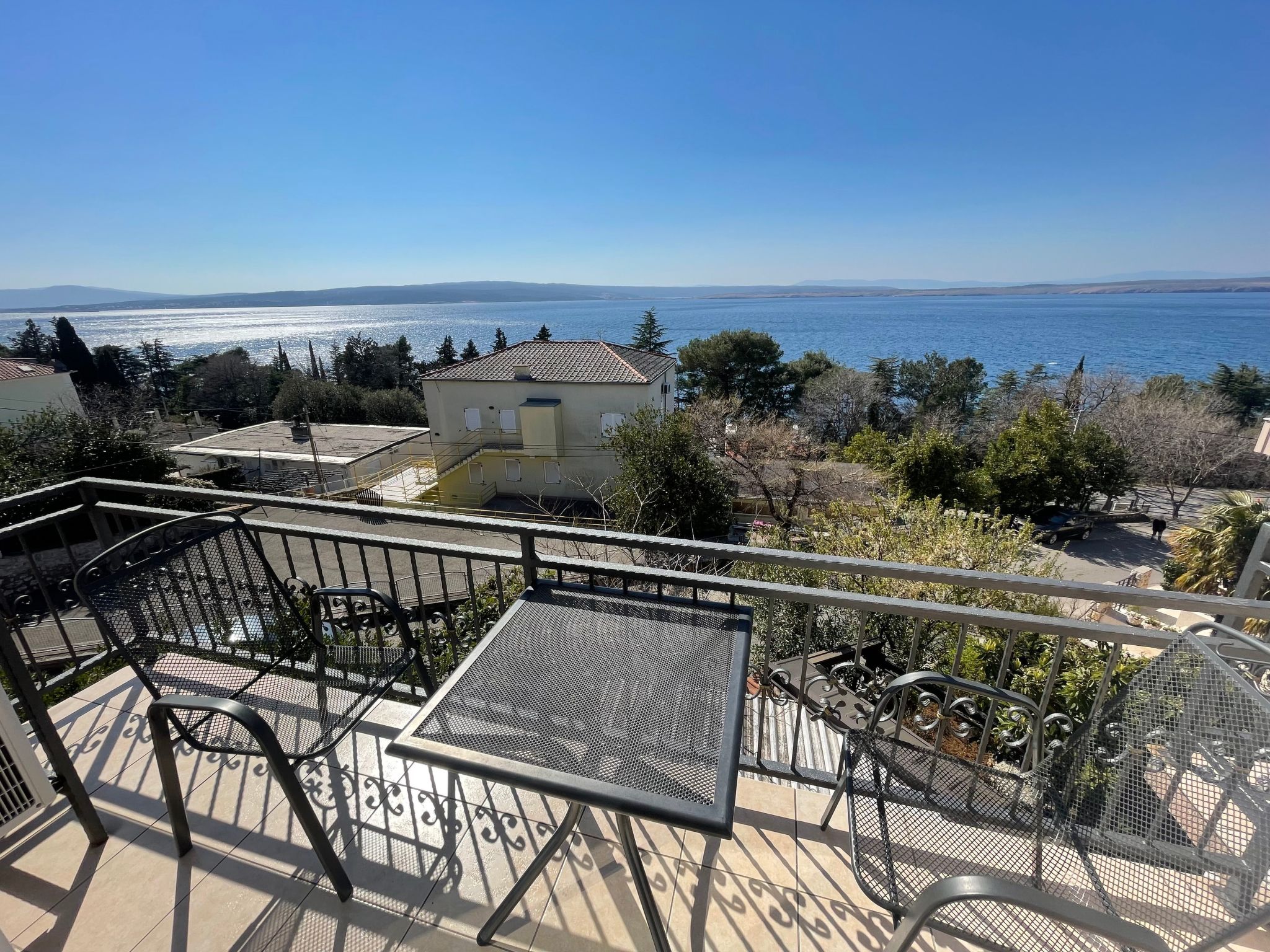 In Dramalj mit Terrasse-Draußen