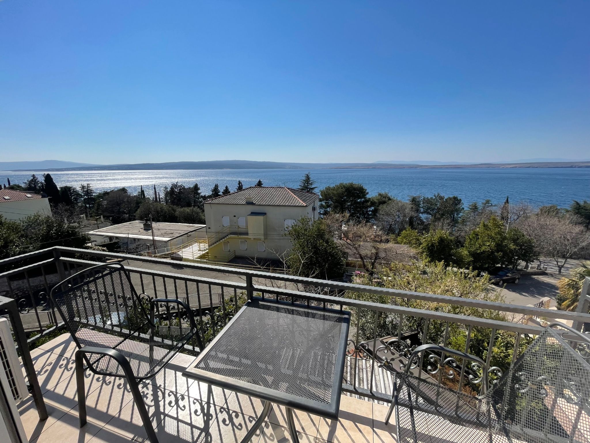 In Dramalj mit Terrasse-Draußen