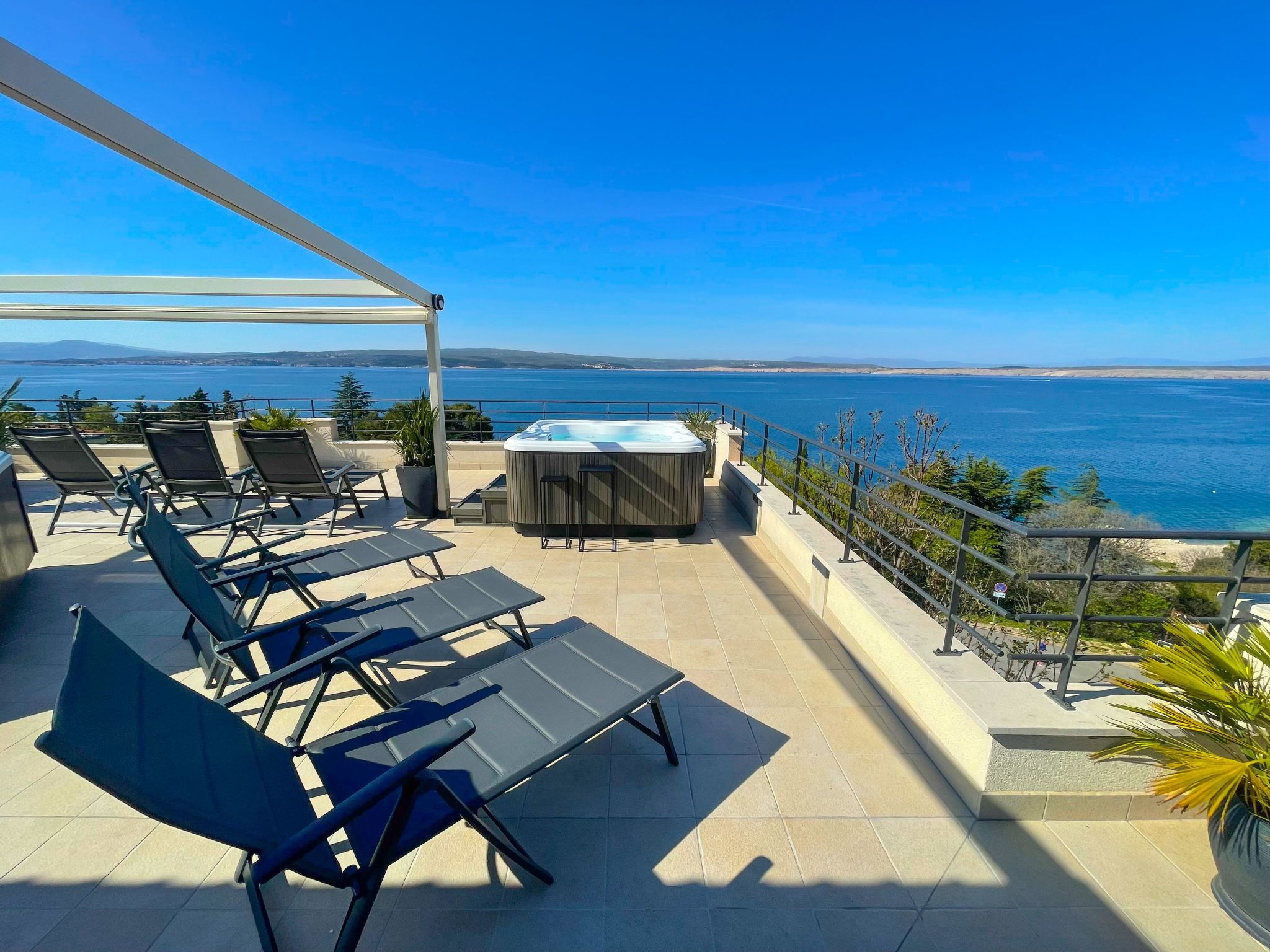 In Dramalj mit Terrasse-Draußen