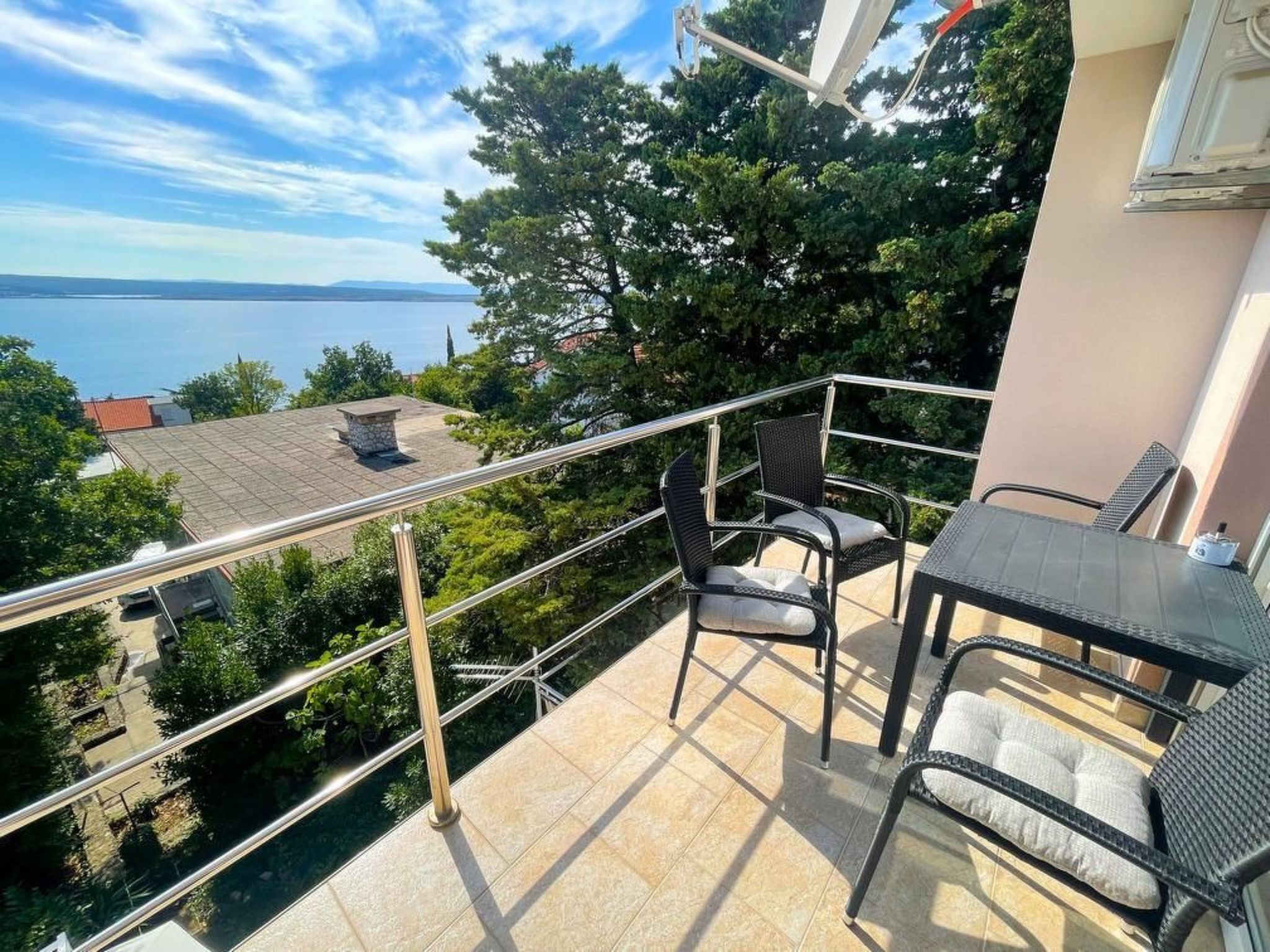 Wohnung in Dramalj mit Möbliertem Balkon