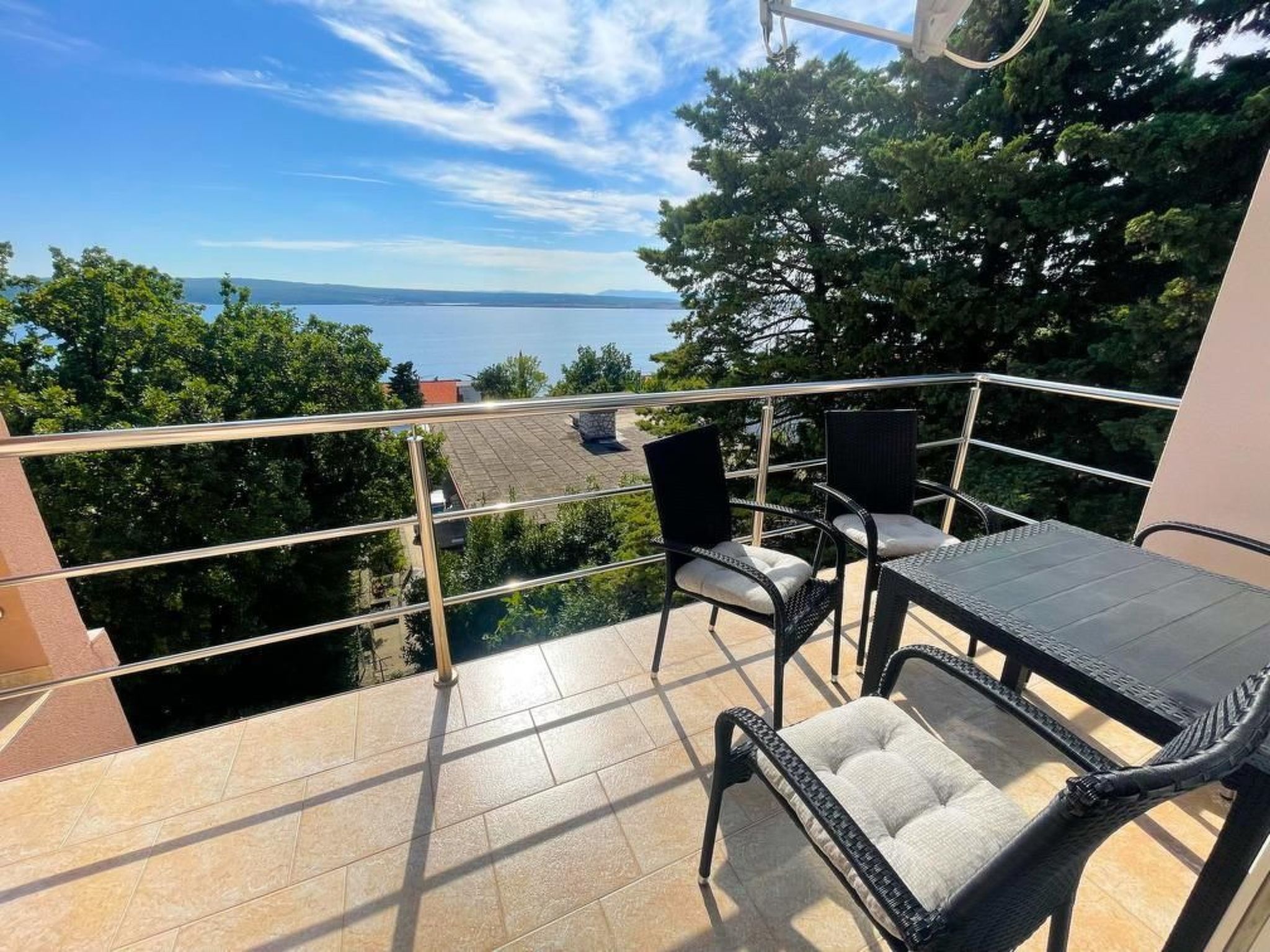 Wohnung in Dramalj mit Möbliertem Balkon