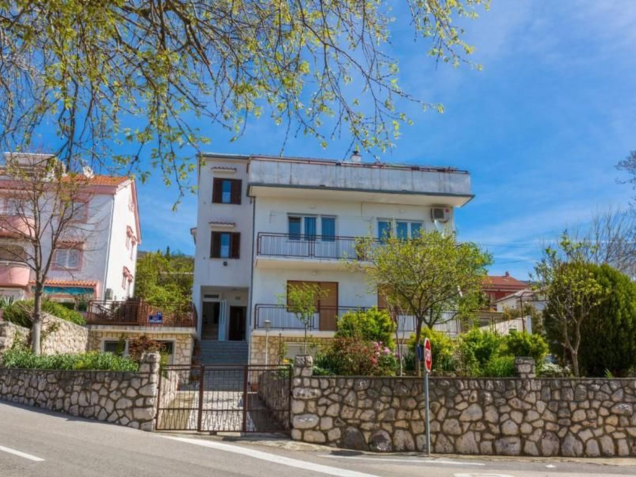 Apartment Nada-Image-tags.info